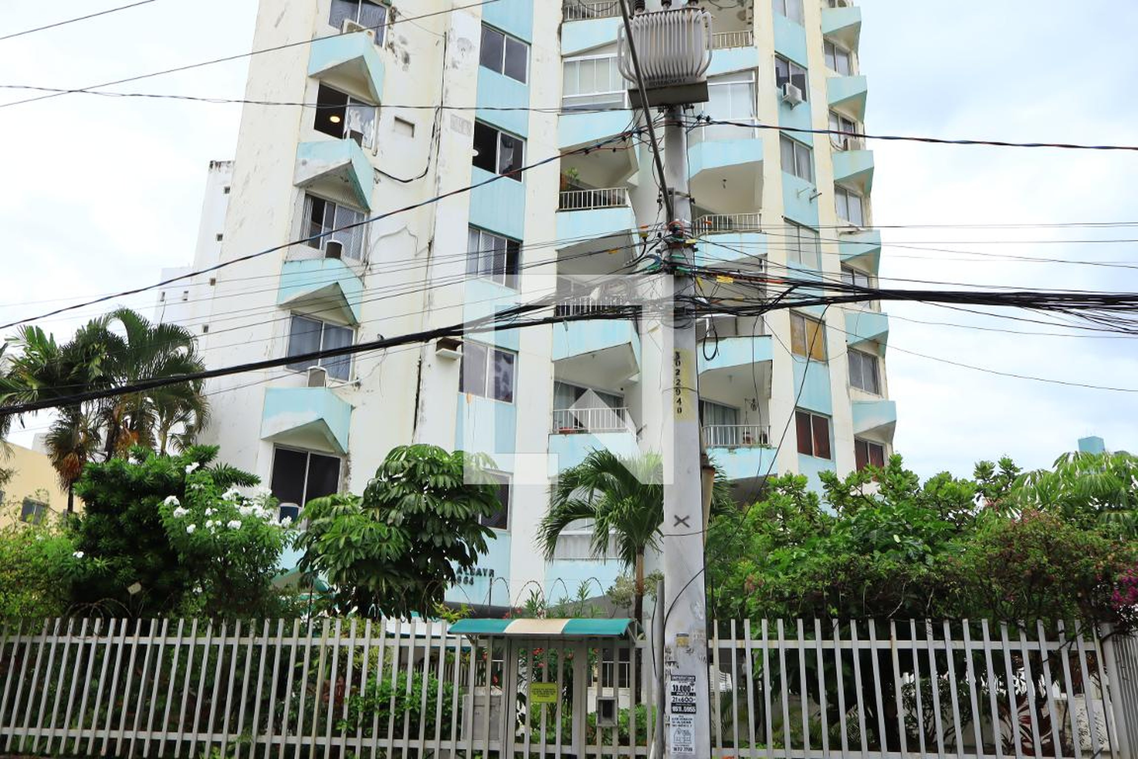 Fachada Condomínio em Rua Arthur de Azevêdo Machado, 664
