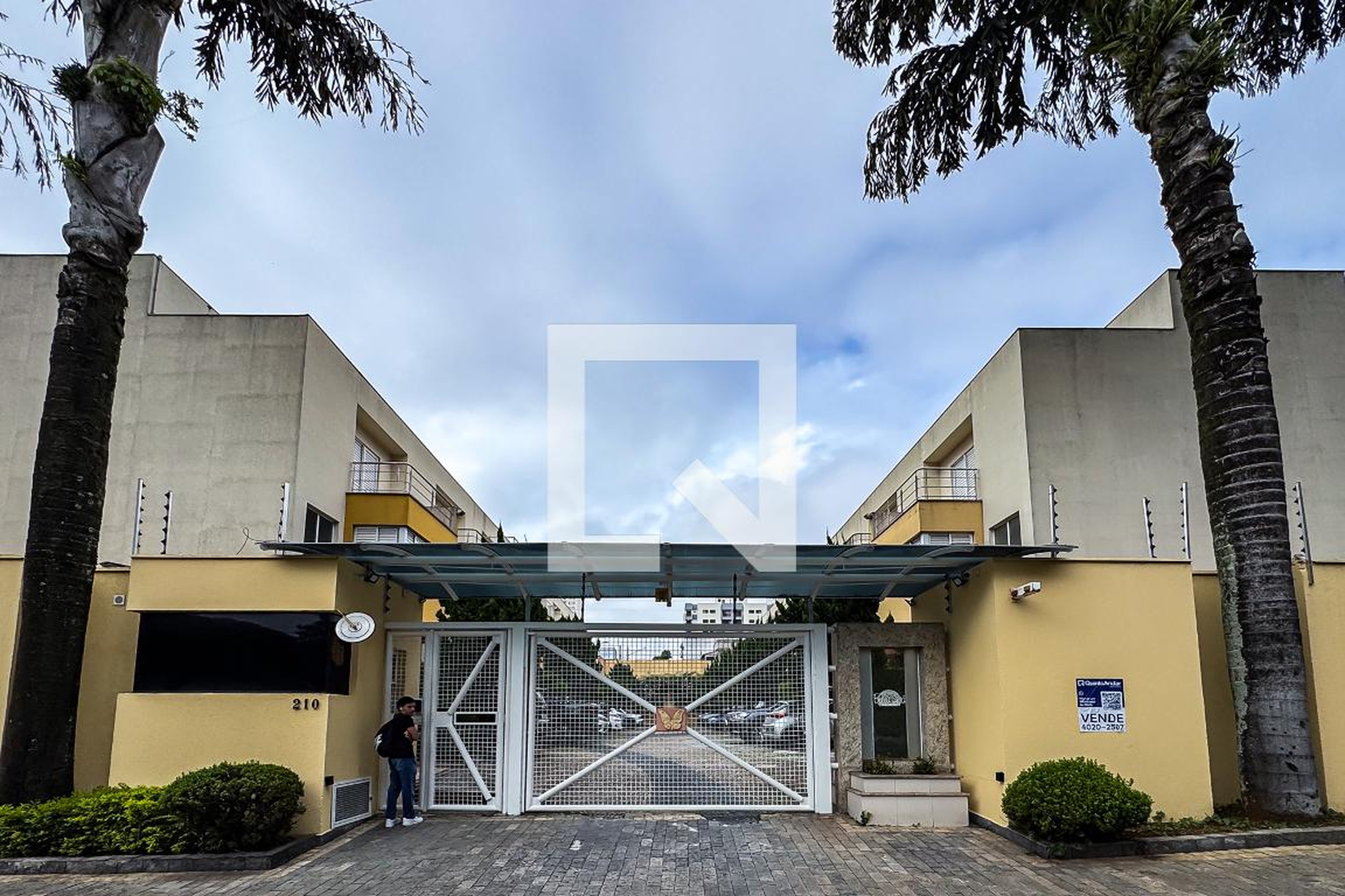 Fachada Condomínio em Rua Monsenhor Joaquim de Campos, 210