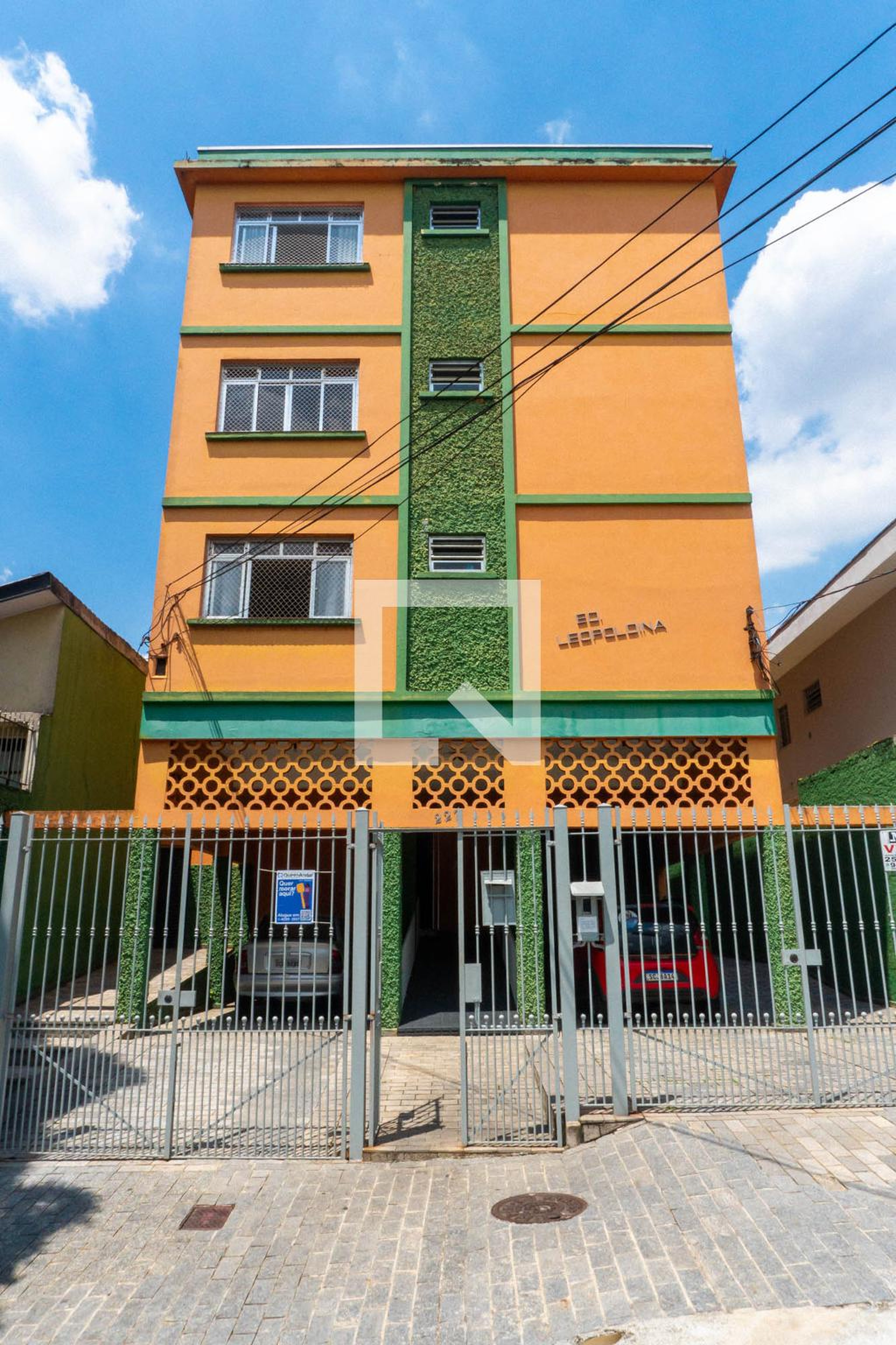 Fachada Condomínio em Rua Lussanvira, 227