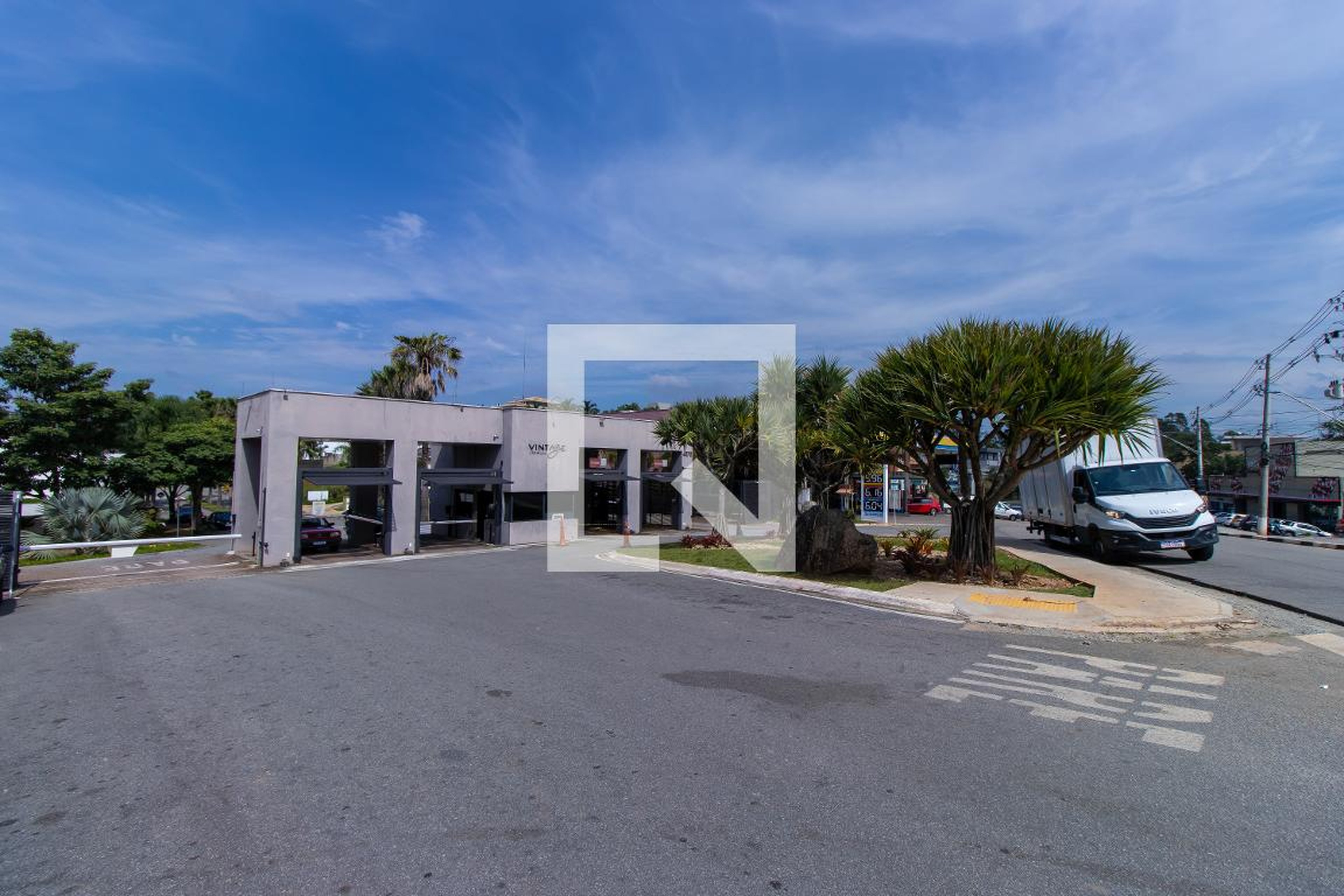 Fachada do condomínio Condomínio em Alameda Dina Sfat, 110