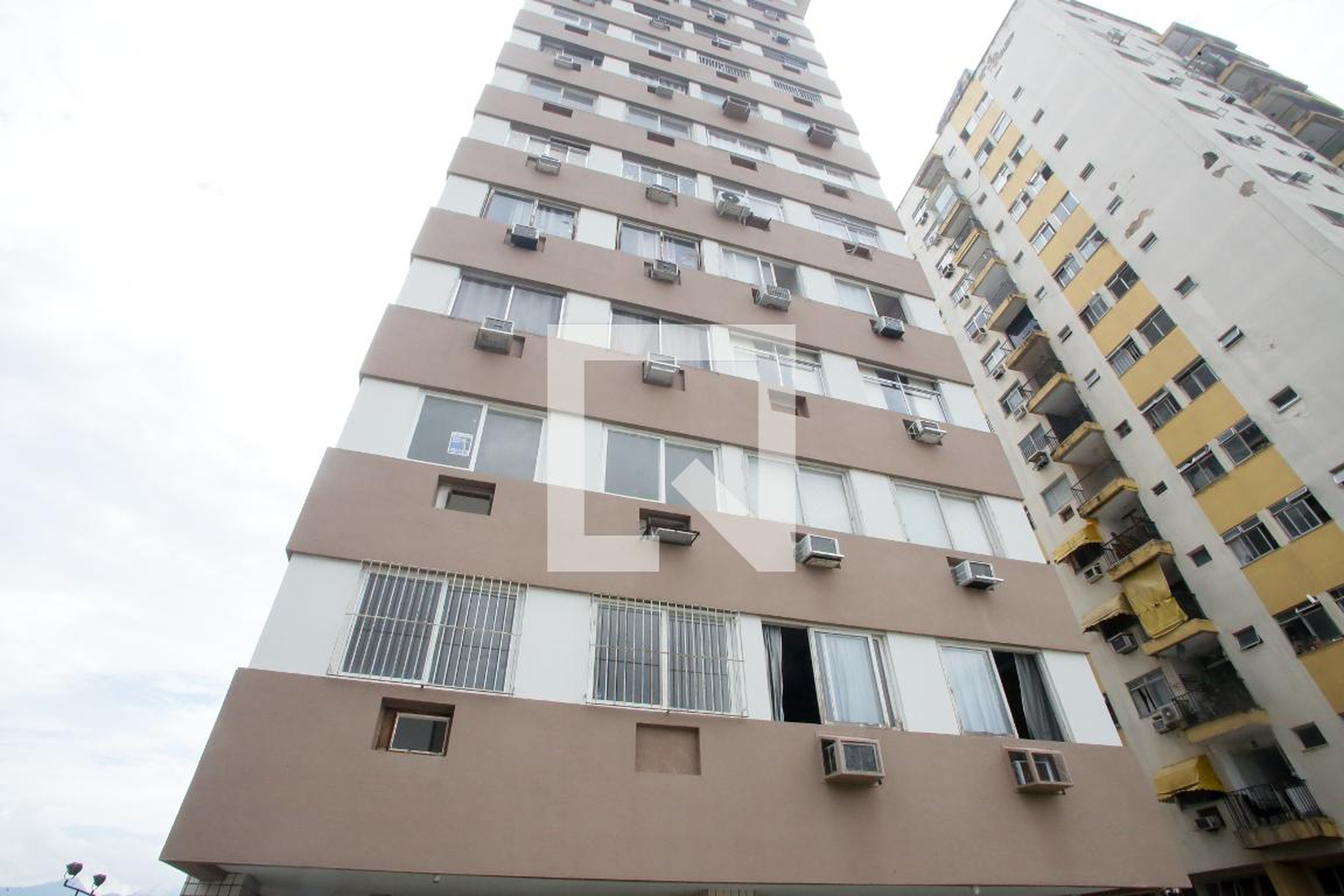 Fachada do prédio Edifício Bandeirantes Jeronimo Leitao