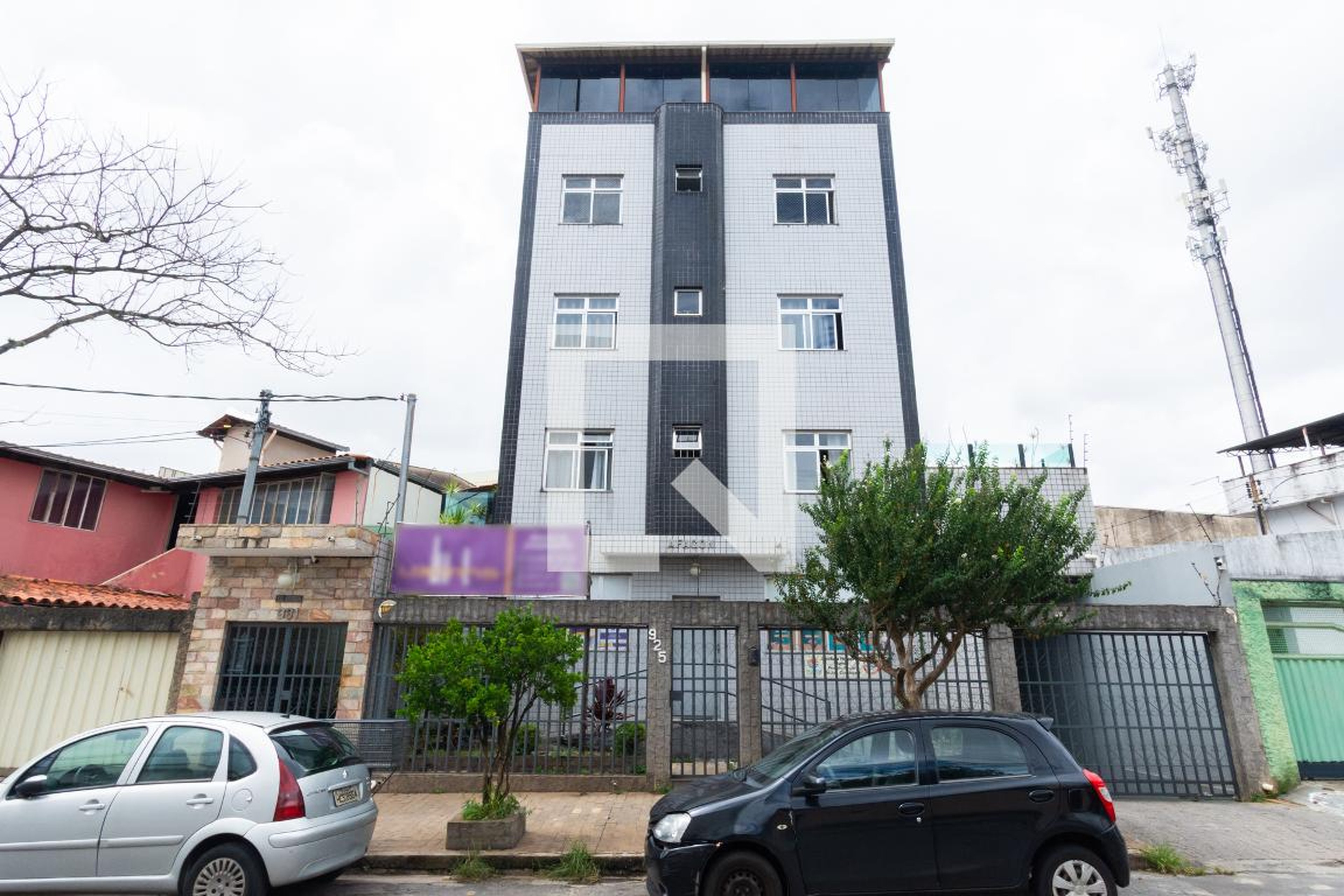 Fachada Condomínio em Rua Tinguassu, 931