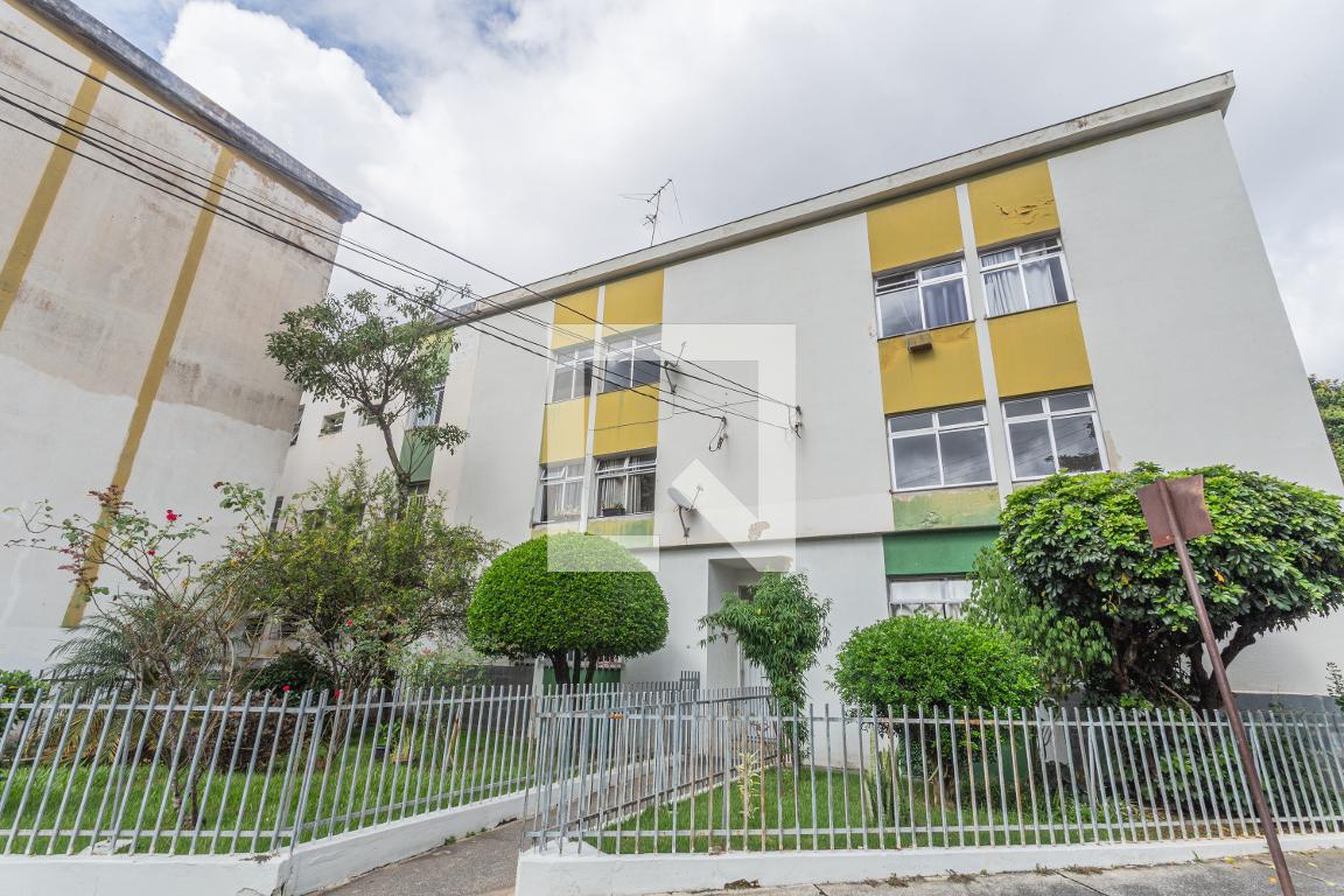 Fachada Condomínio em Rua Apolinário Antônio Gonçalves, 75