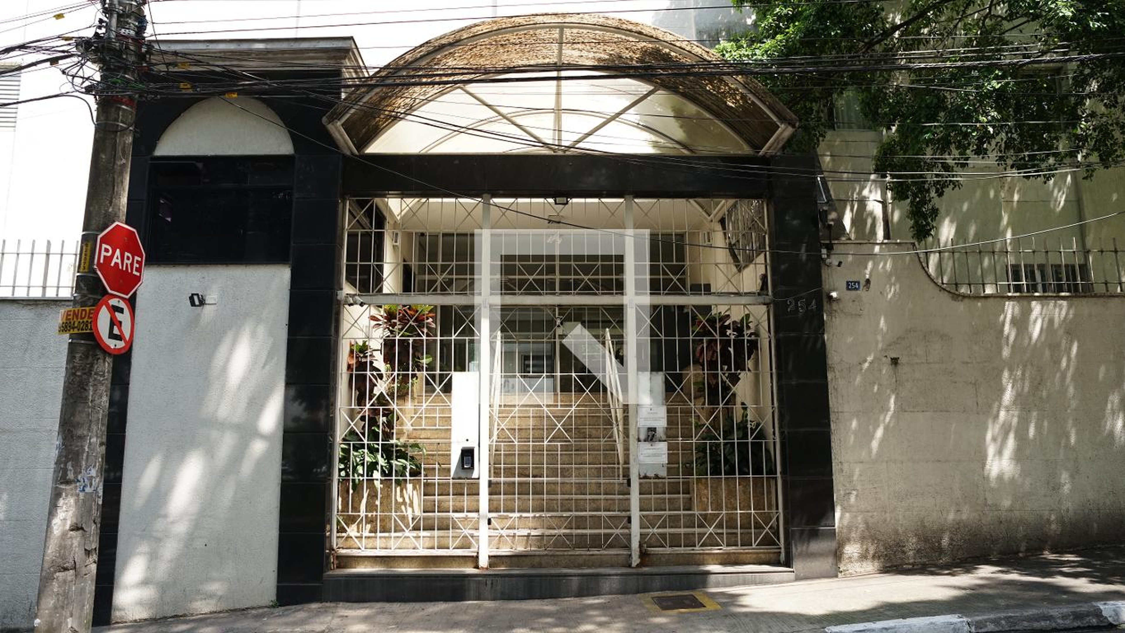 Fachada do Prédio Condomínio Adratico e Mediterrâneo