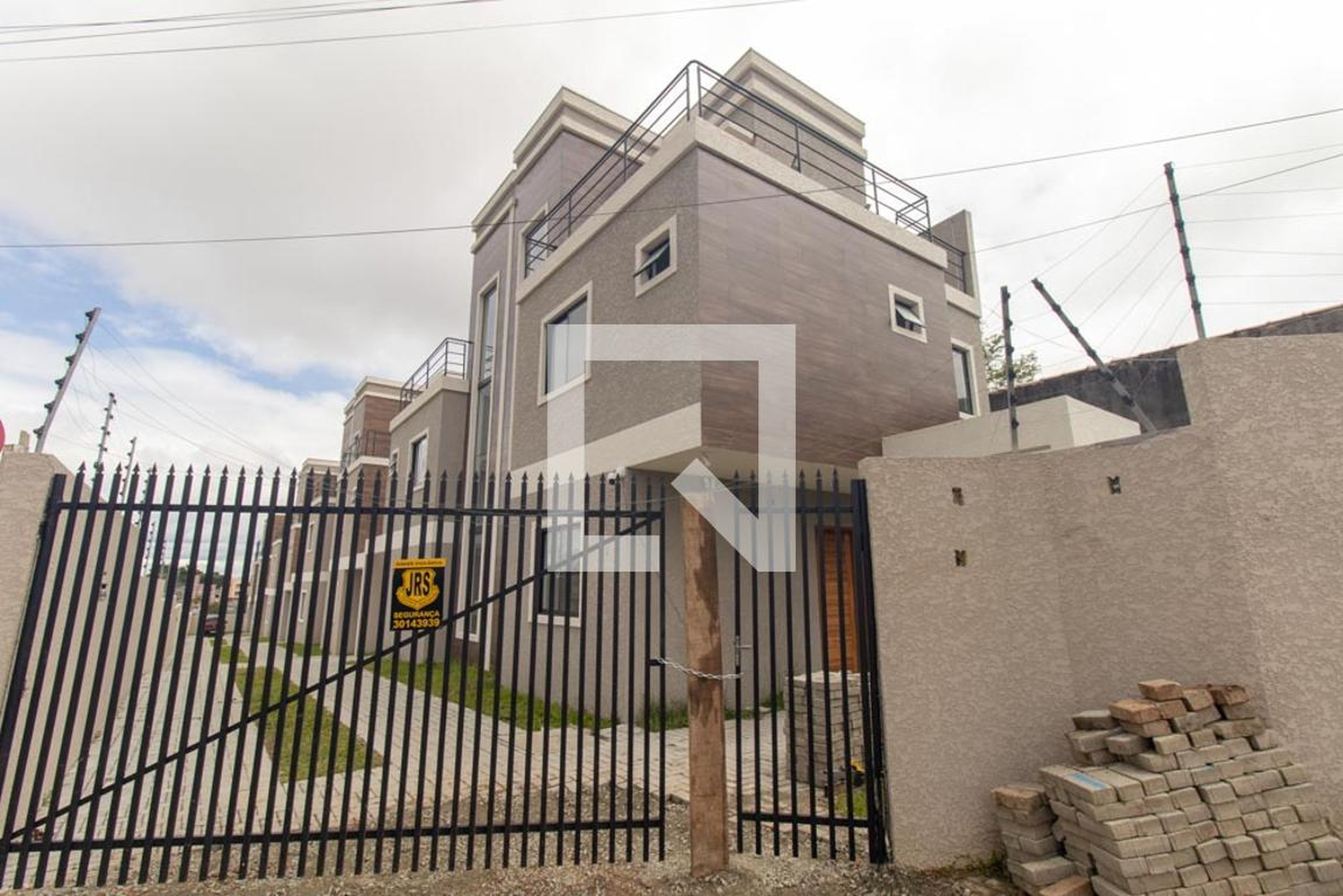 Fachada do Prédio Condomínio em Rua Coronel Airton Plaisant, 666