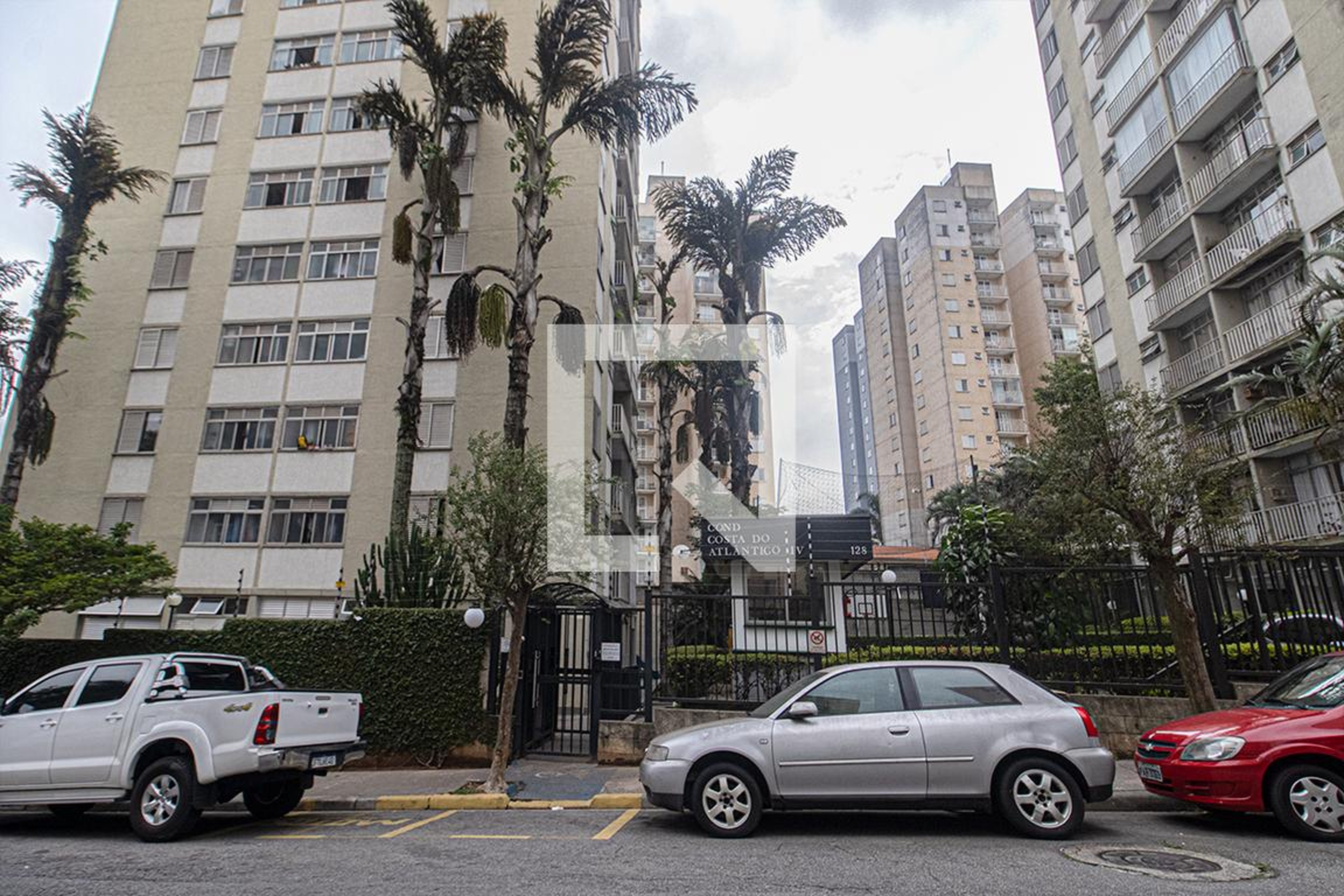 fachada Condomínio em Rua Adriano Racine, 128