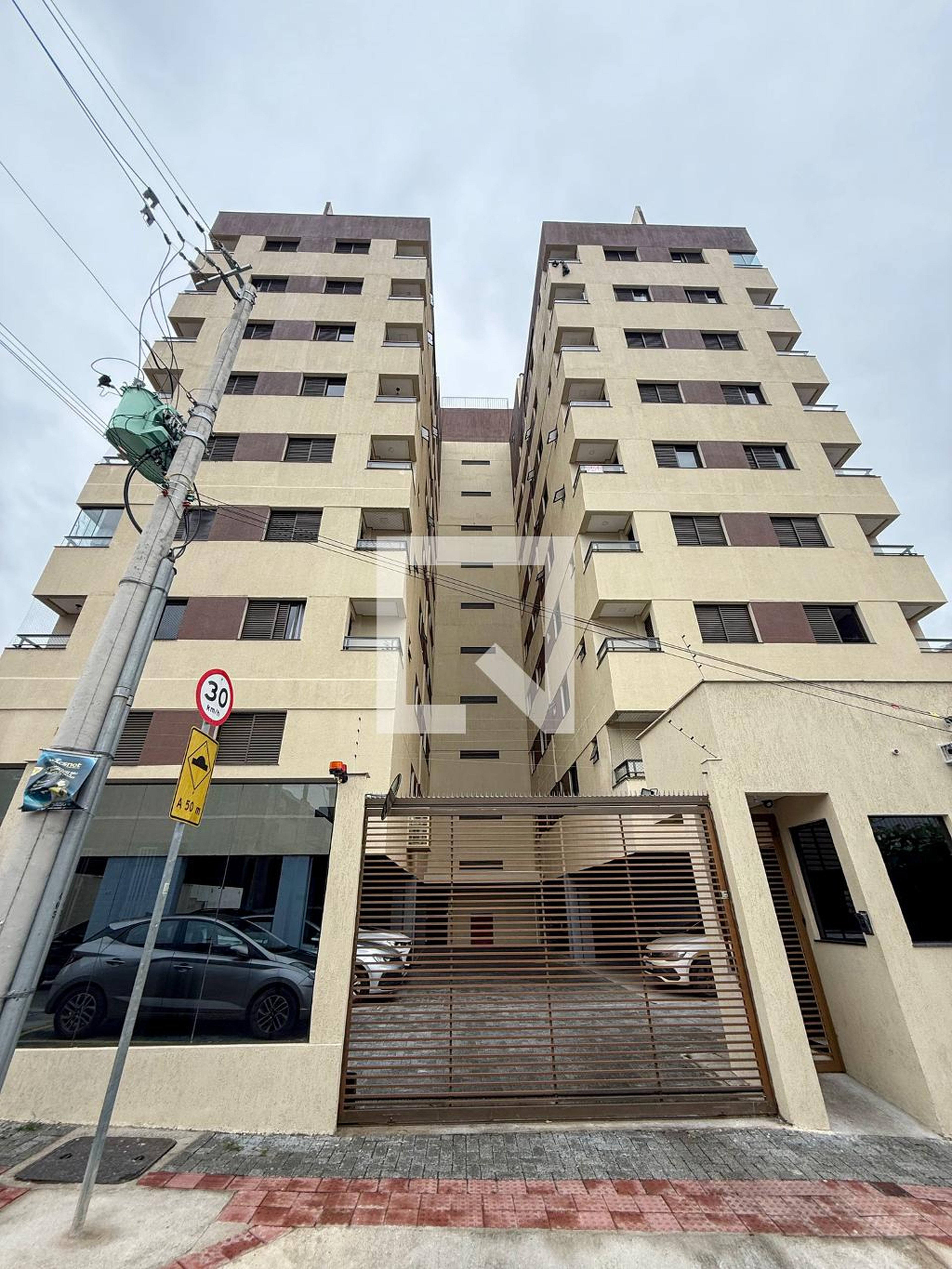 Fachada Condomínio em Rua Manoel Pinheiro Diniz, 405