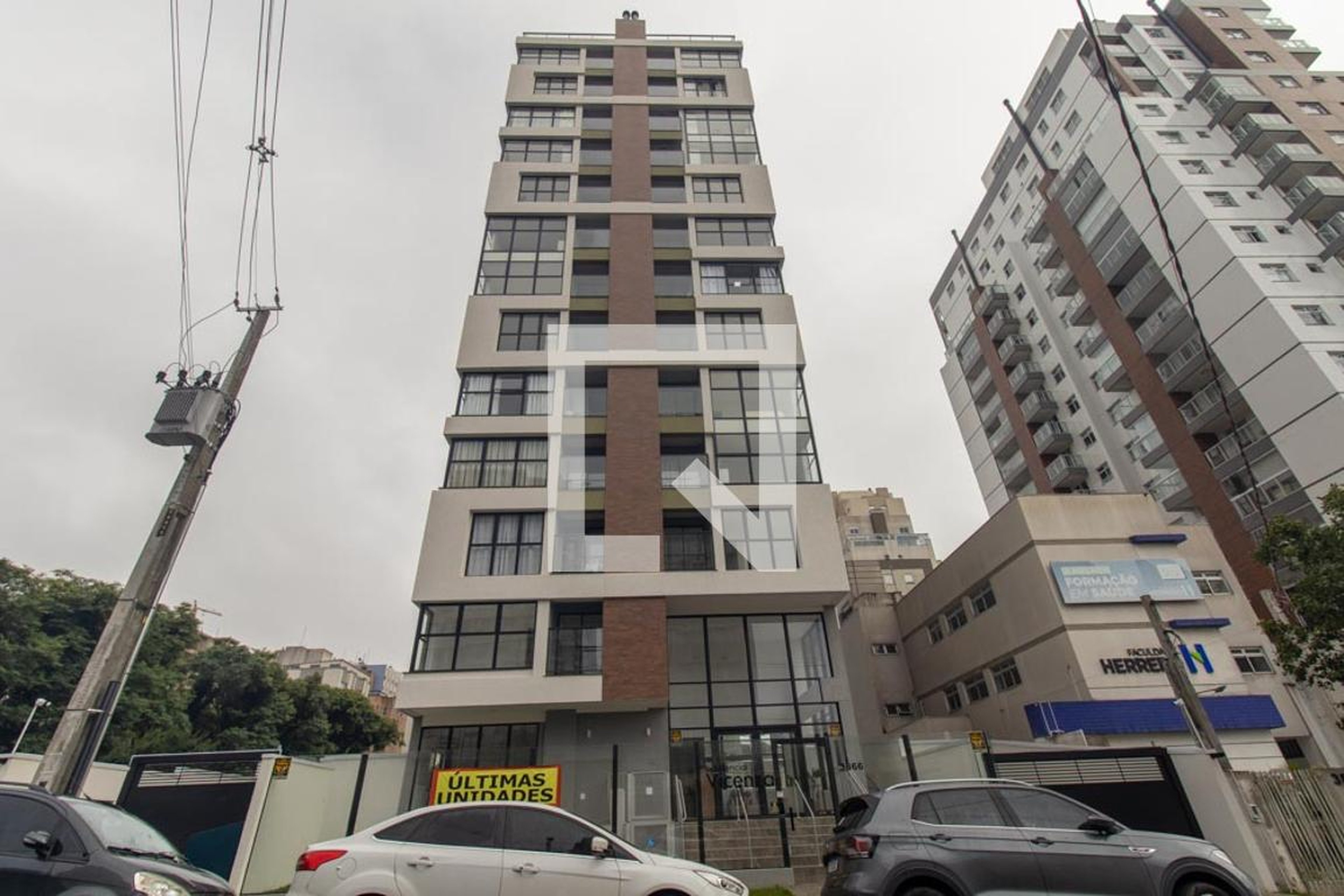 Fachada do Condomínio Condomínio em Rua Augusto de Mari, 3866