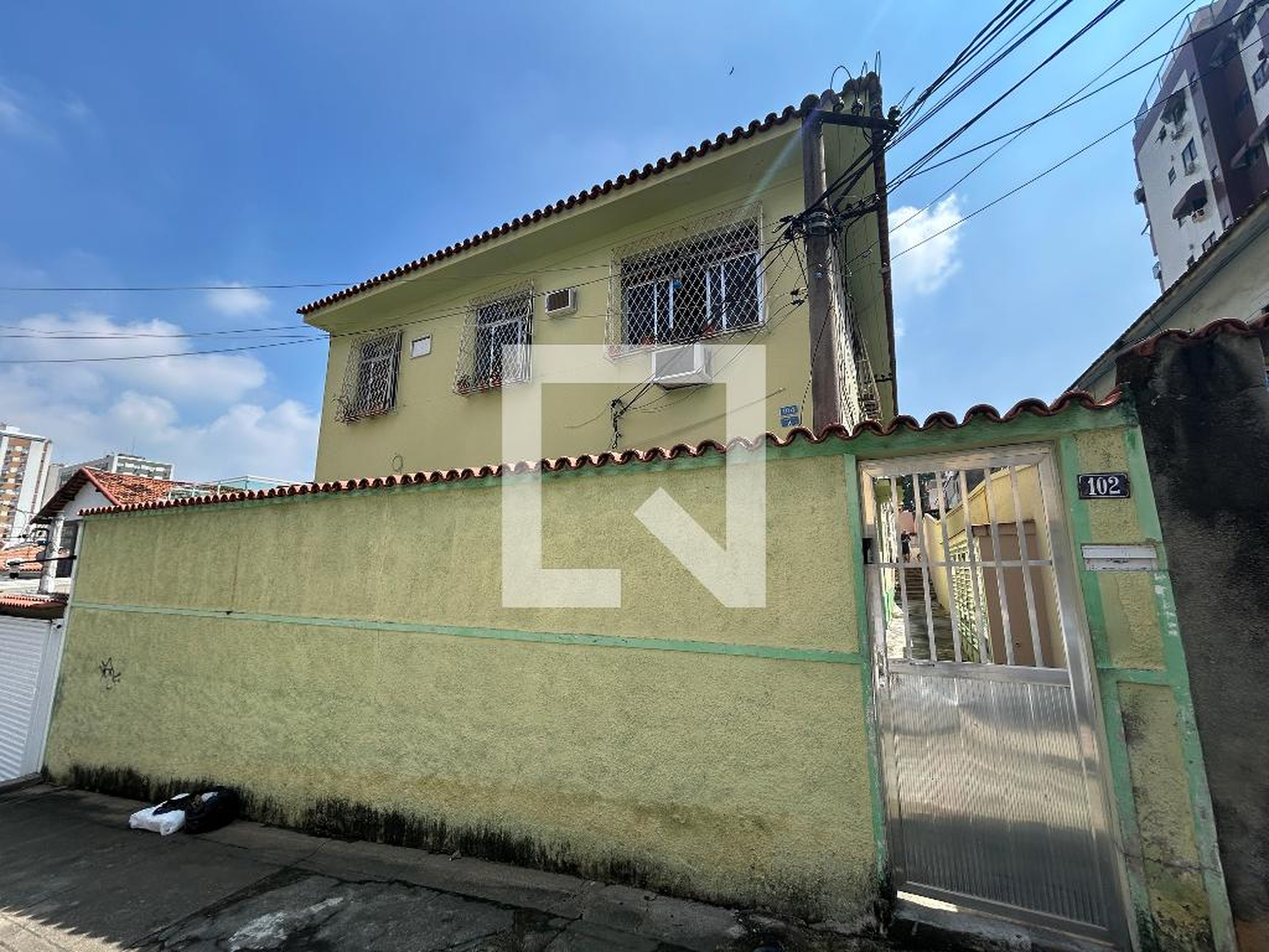 Fachada Condomínio em Rua Paulo Silva Araújo, 104