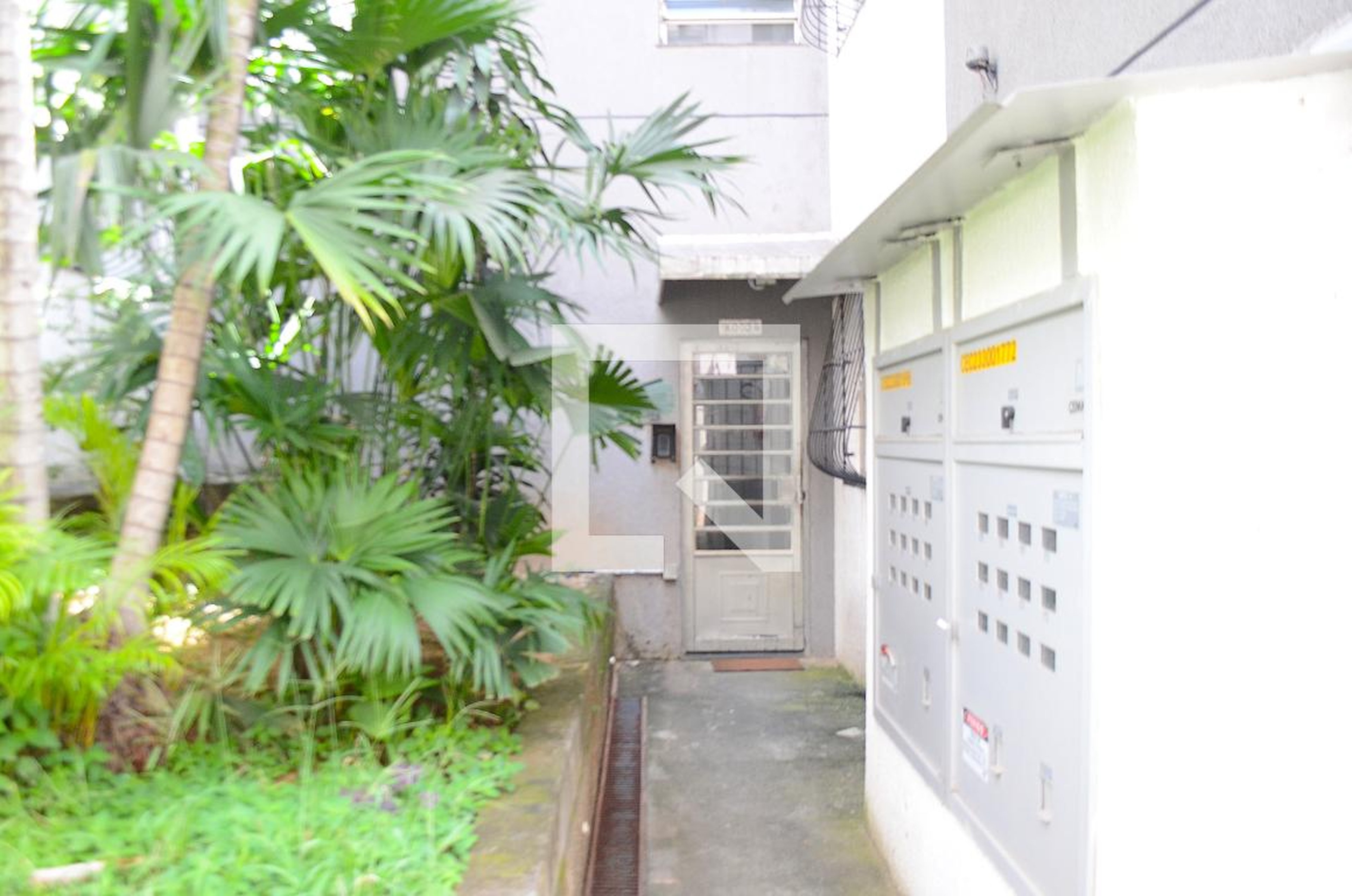 hall Condomínio em Rua Fued Mansur Kfuri, 345