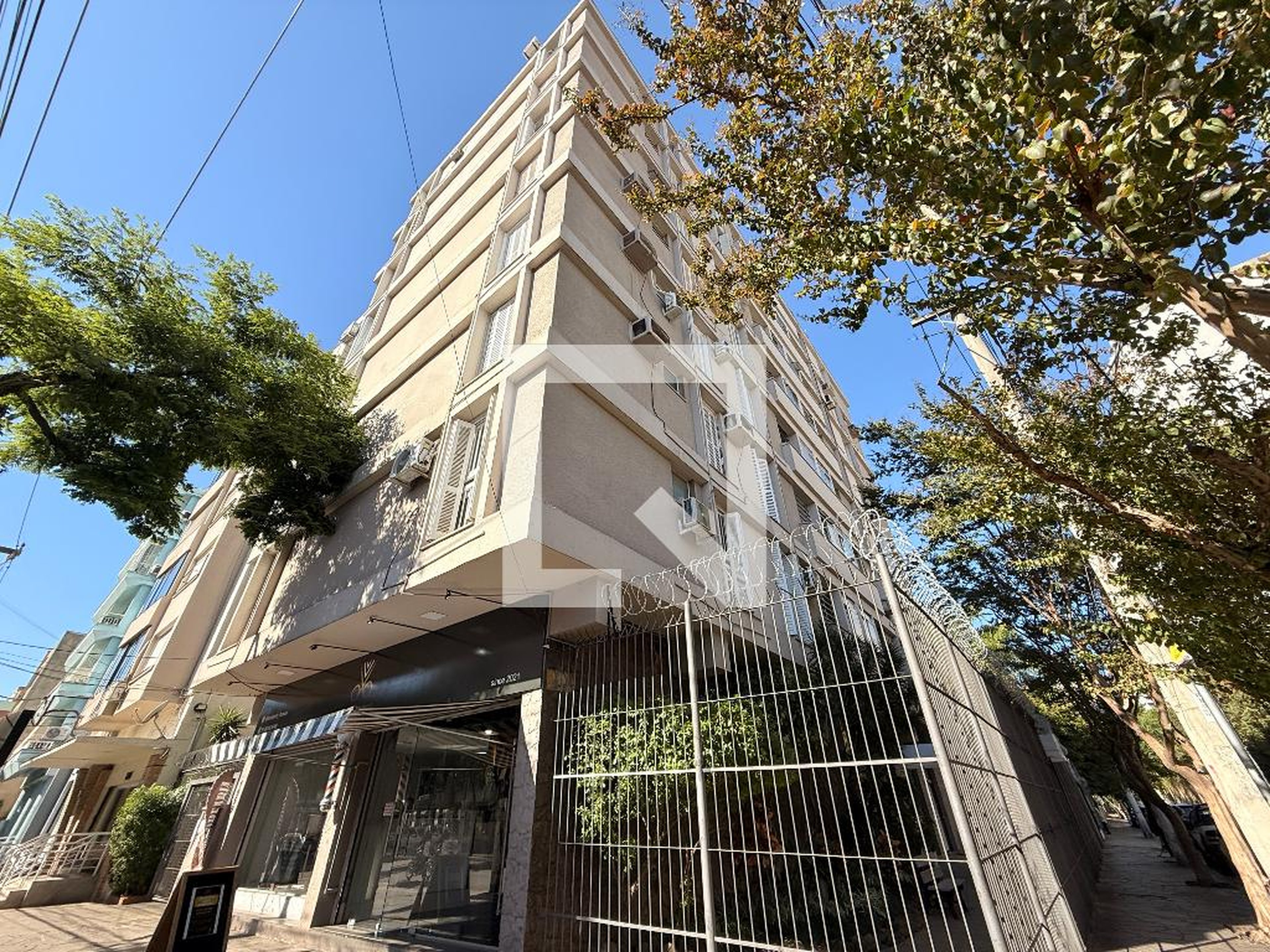 Fachada Condomínio em Avenida Mercedes, 20