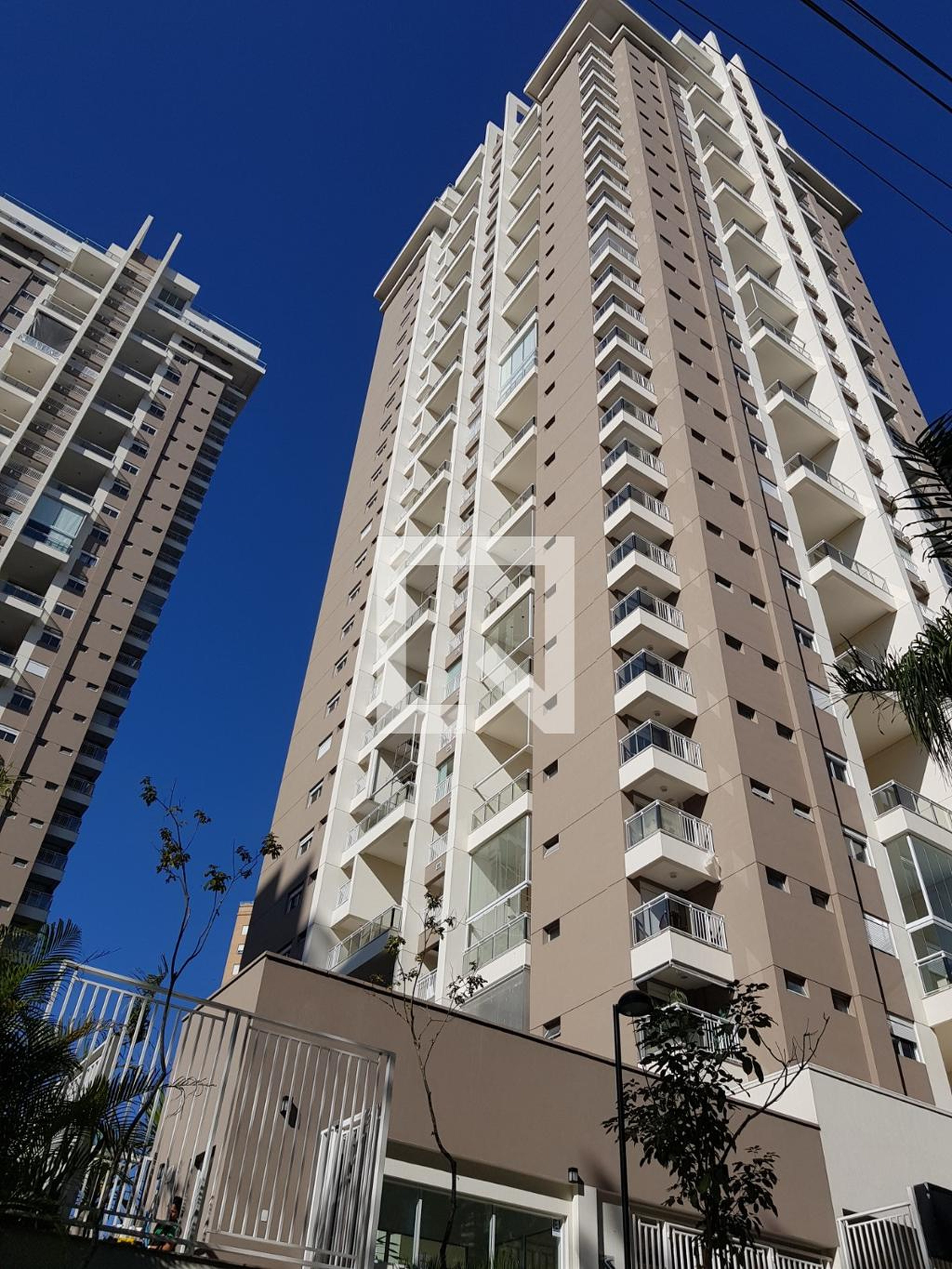 Fachada Condomínio em Rua Itajara, 6