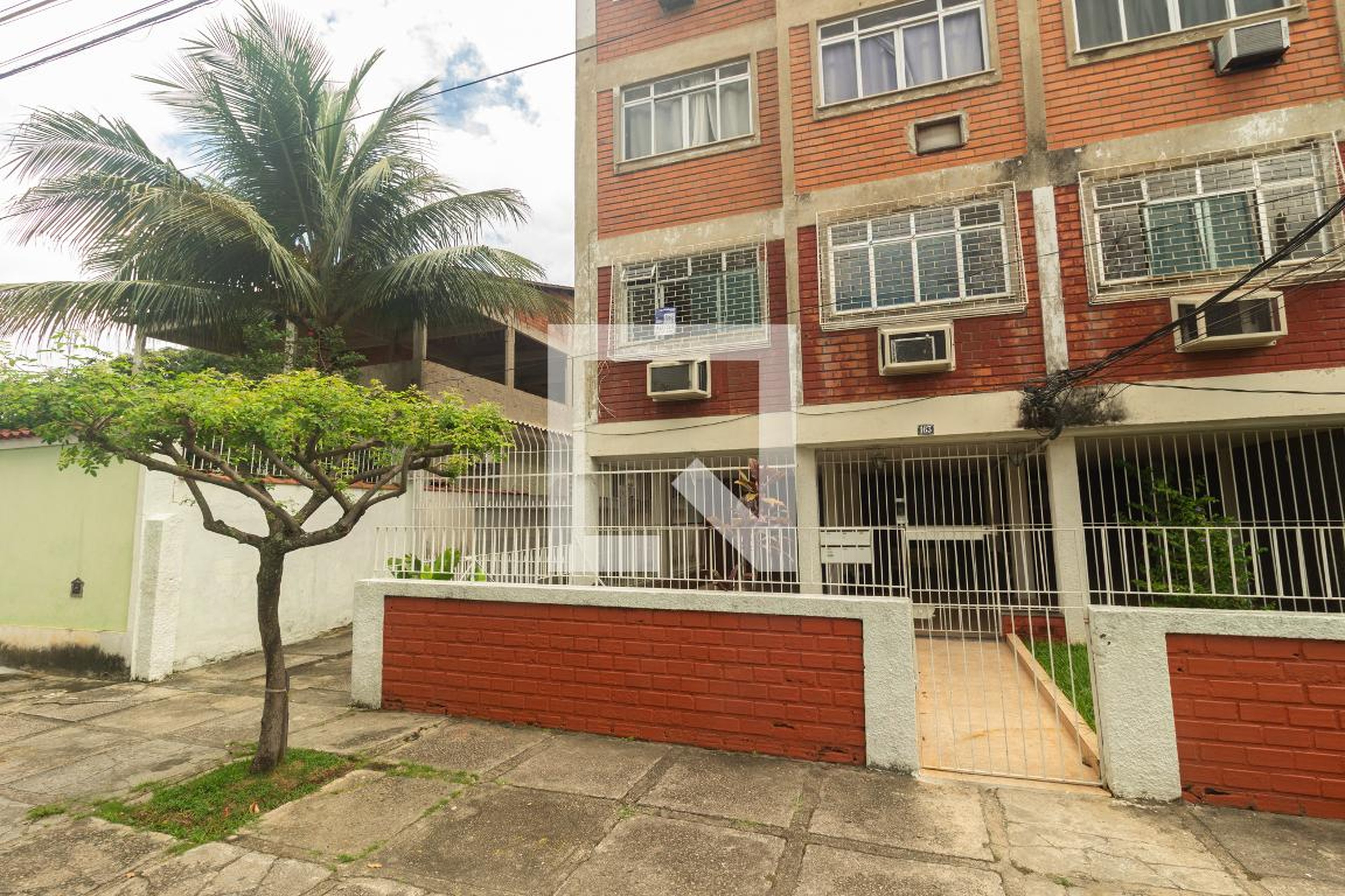 Fachada Condomínio em Rua Gutemberg, 163