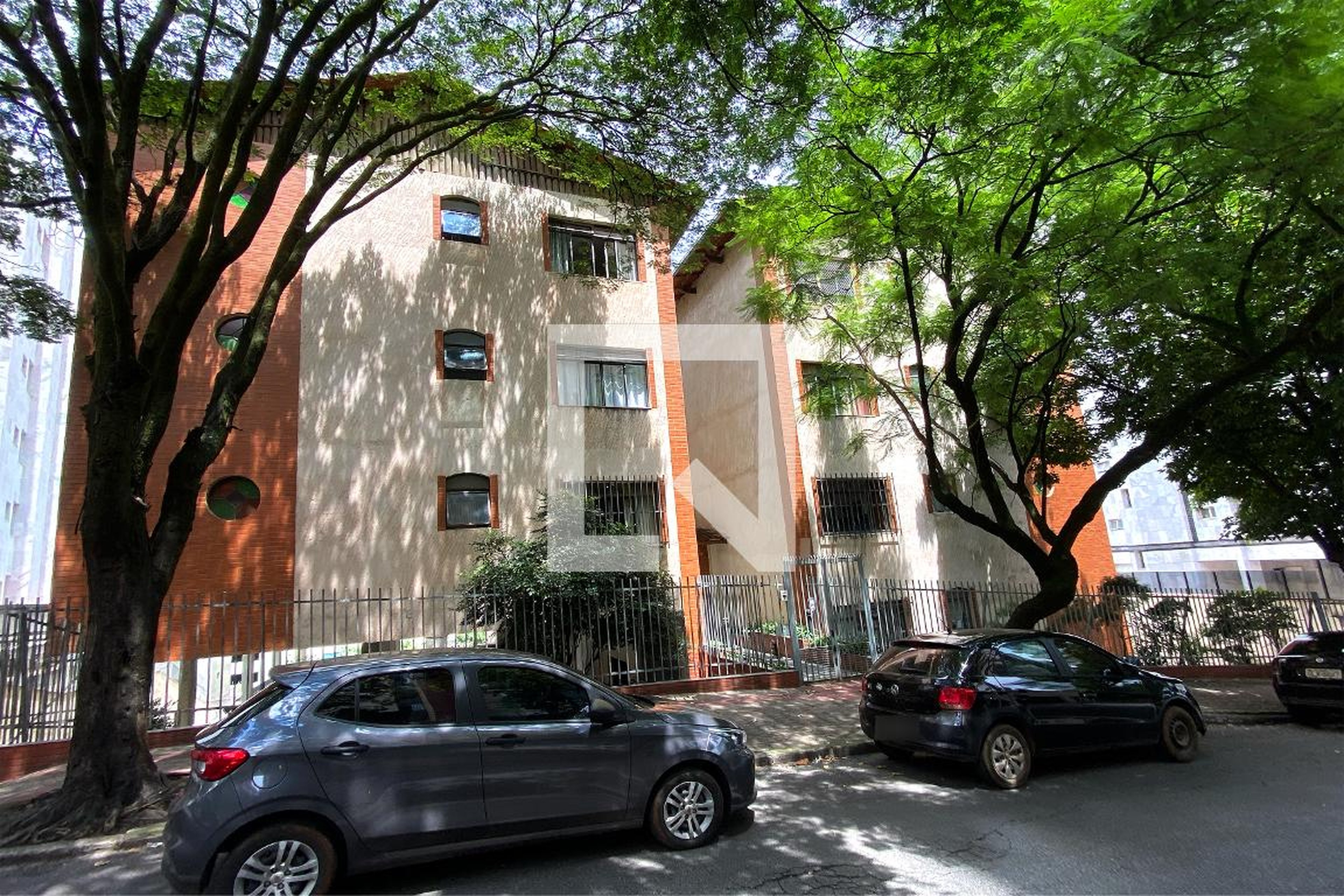 Fachada Condomínio em Rua Califórnia, 888