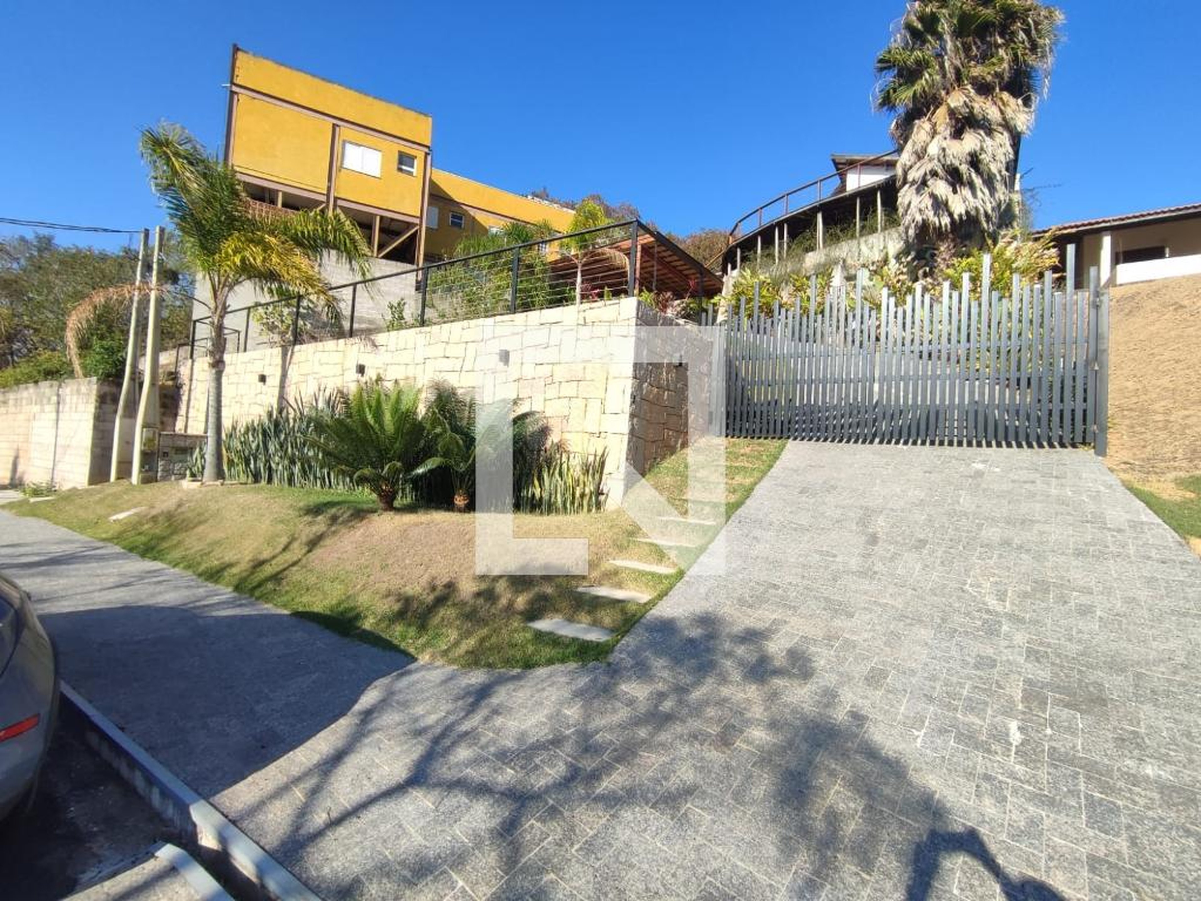 Fachada Condomínio em Rua Américo Ferreira de Camargo Filho, 104