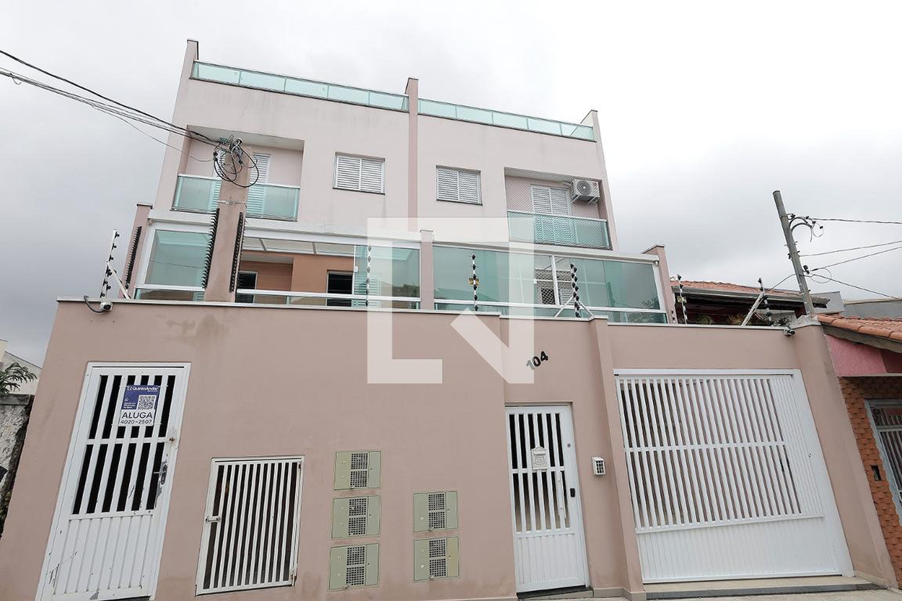 Fachada Condomínio em Rua Euclídes Menato, 104