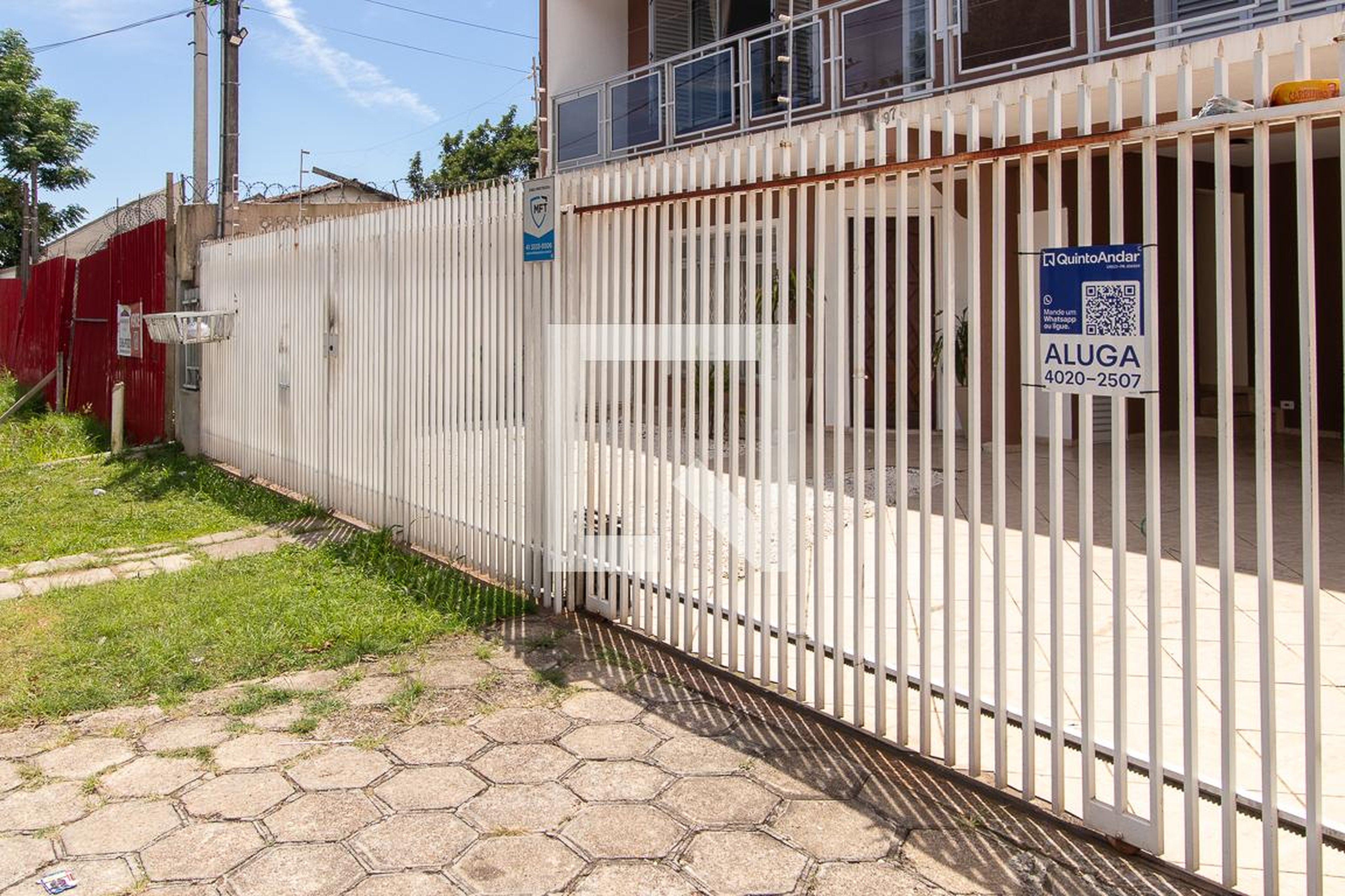 Fachada Condomínio em Rua Theophilo Mansur, 597