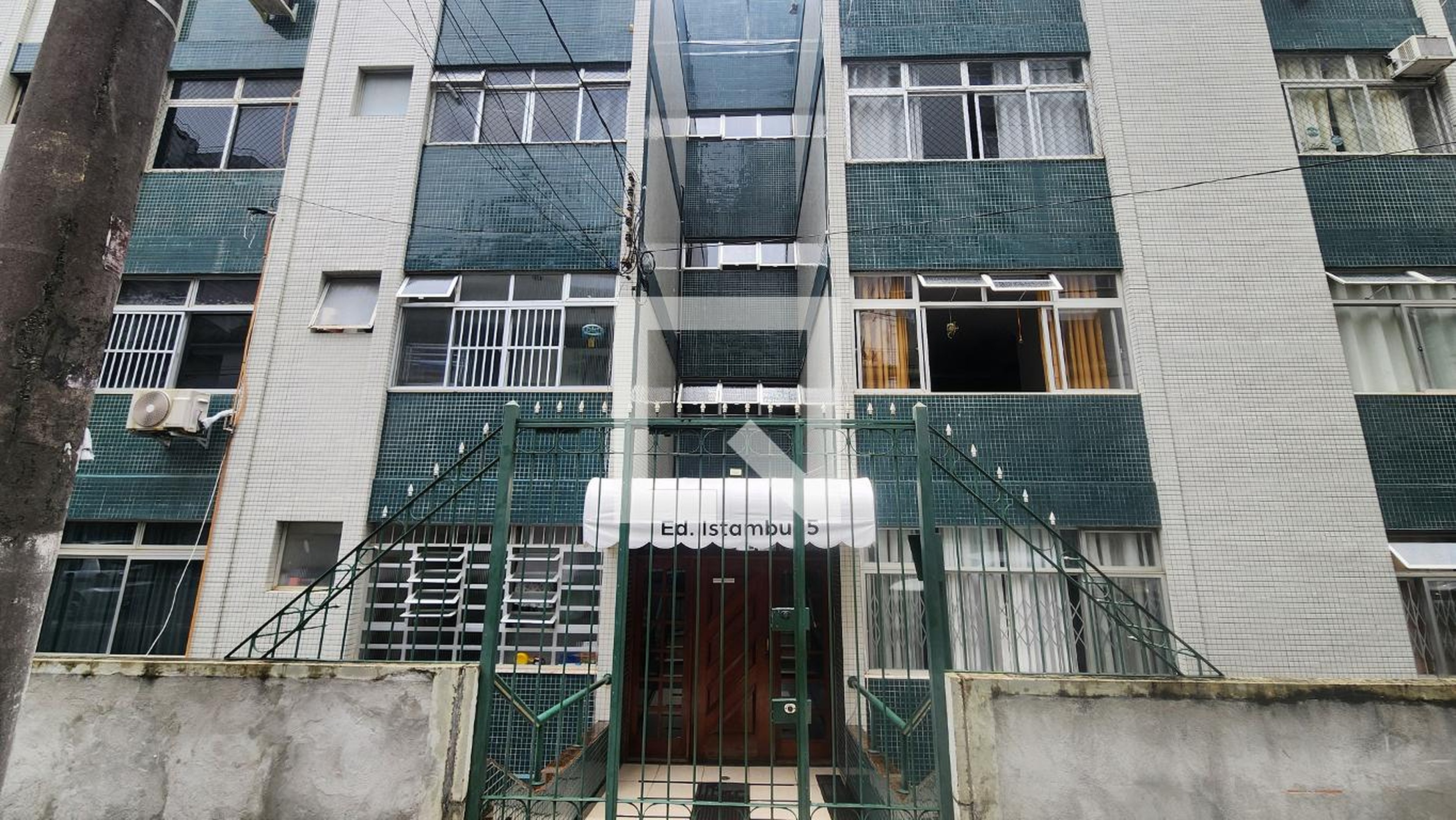 Fachada do Prédio Condomínio em Rua Engenheiro Célso Tôrres, 5