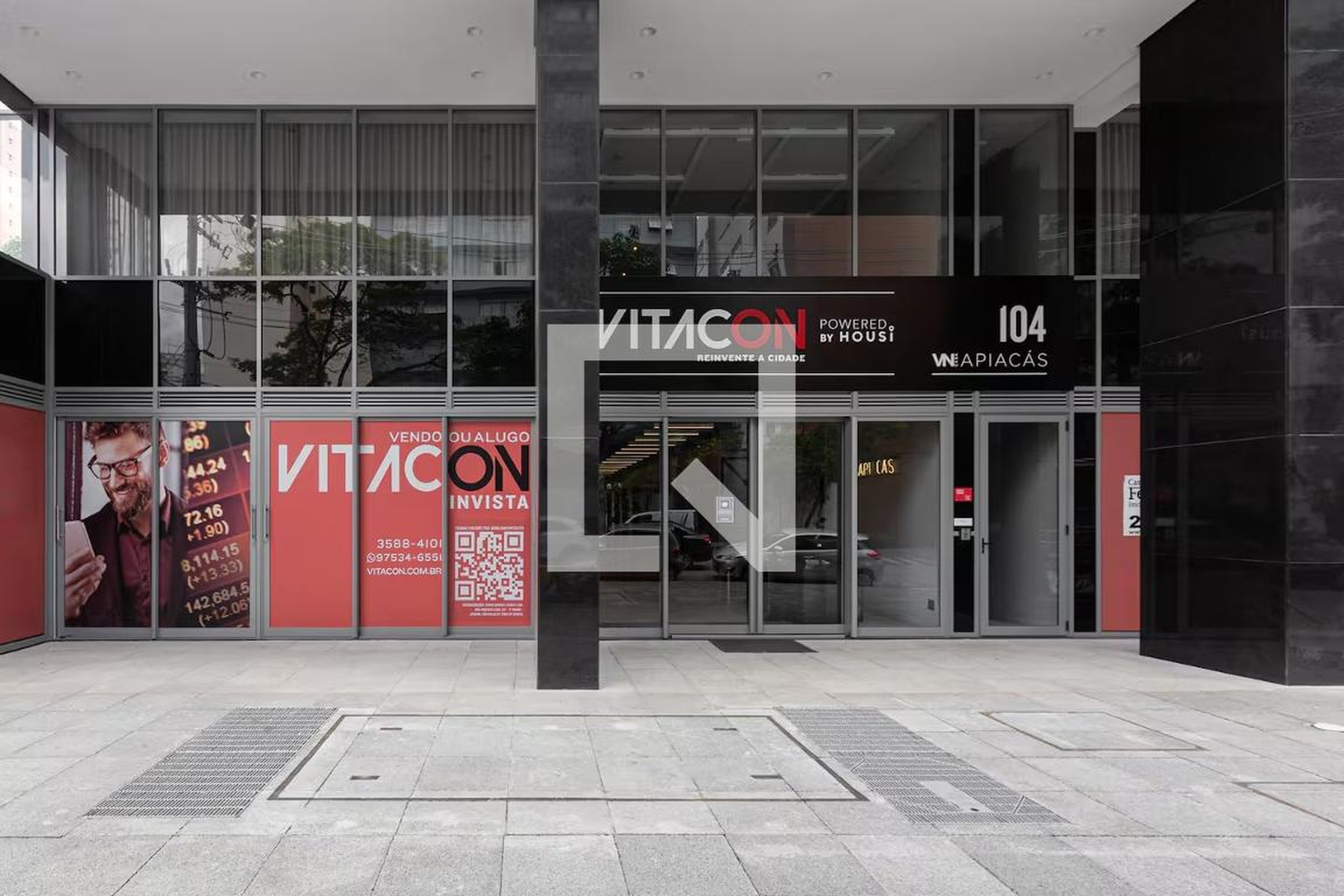 Fachada Condomínio em Rua Apiacás, 102
