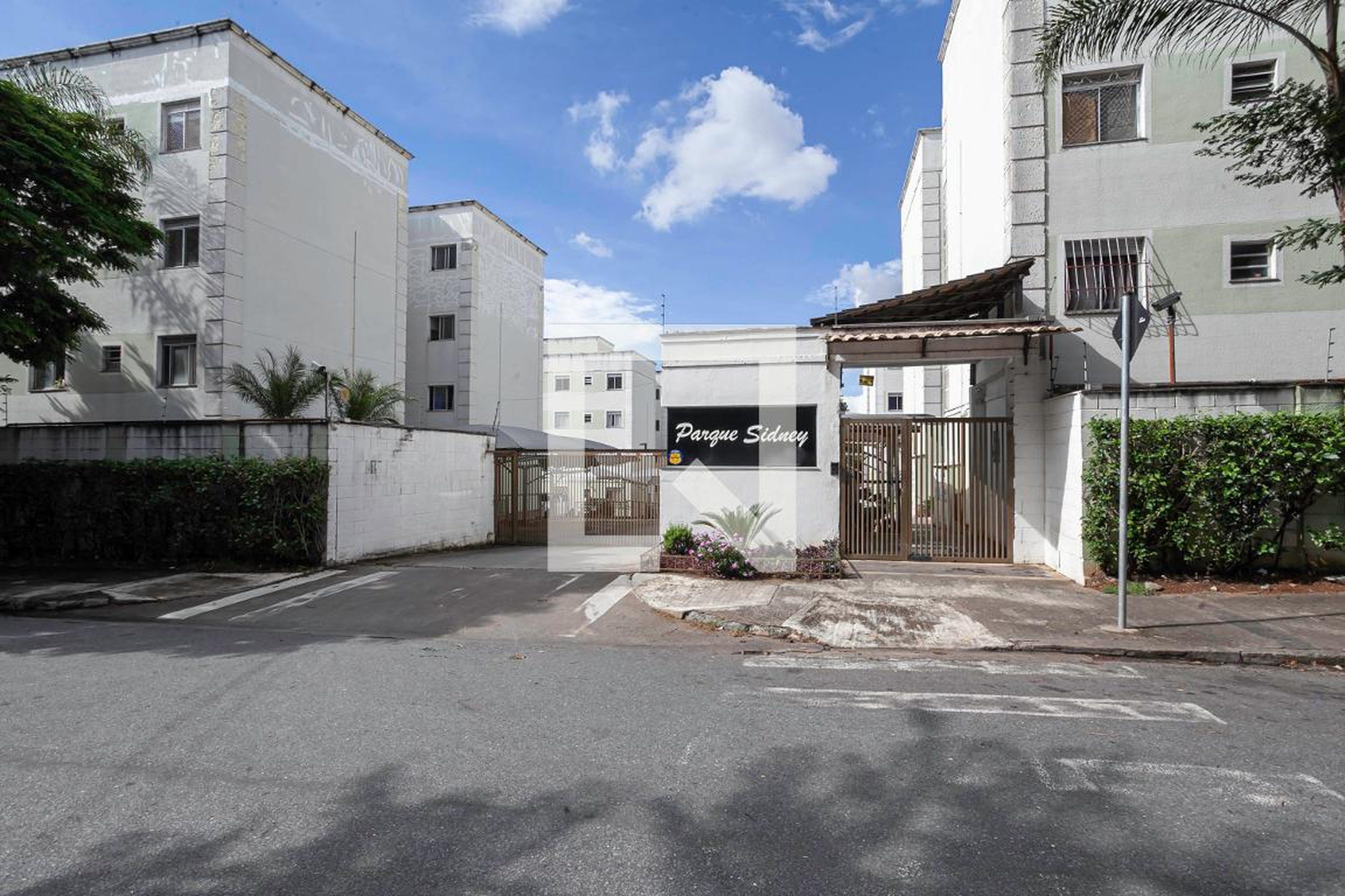 Fachada do condomínio Edifício Parque Sidney