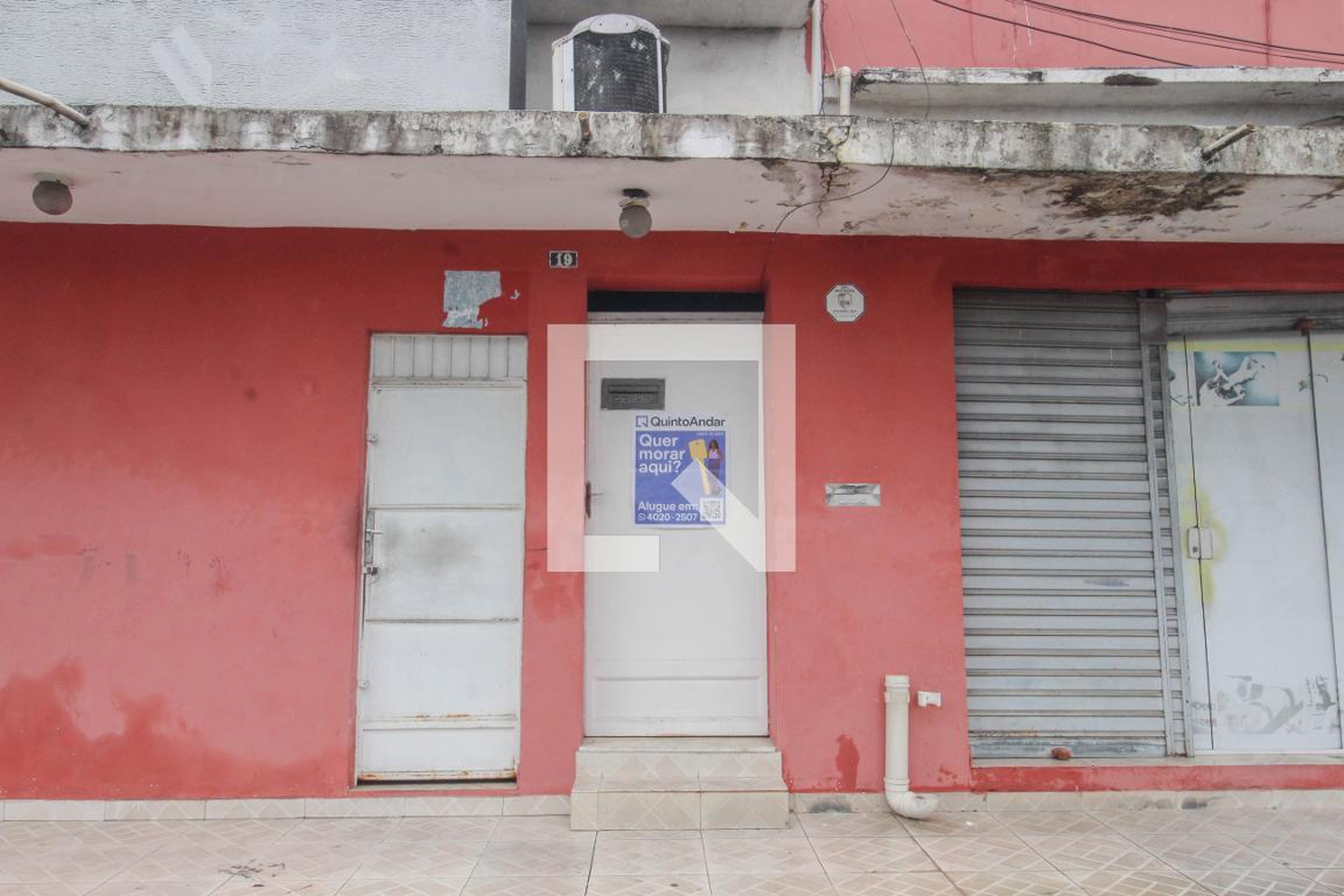 Fachada Condomínio em Rua José Leonardo, 19