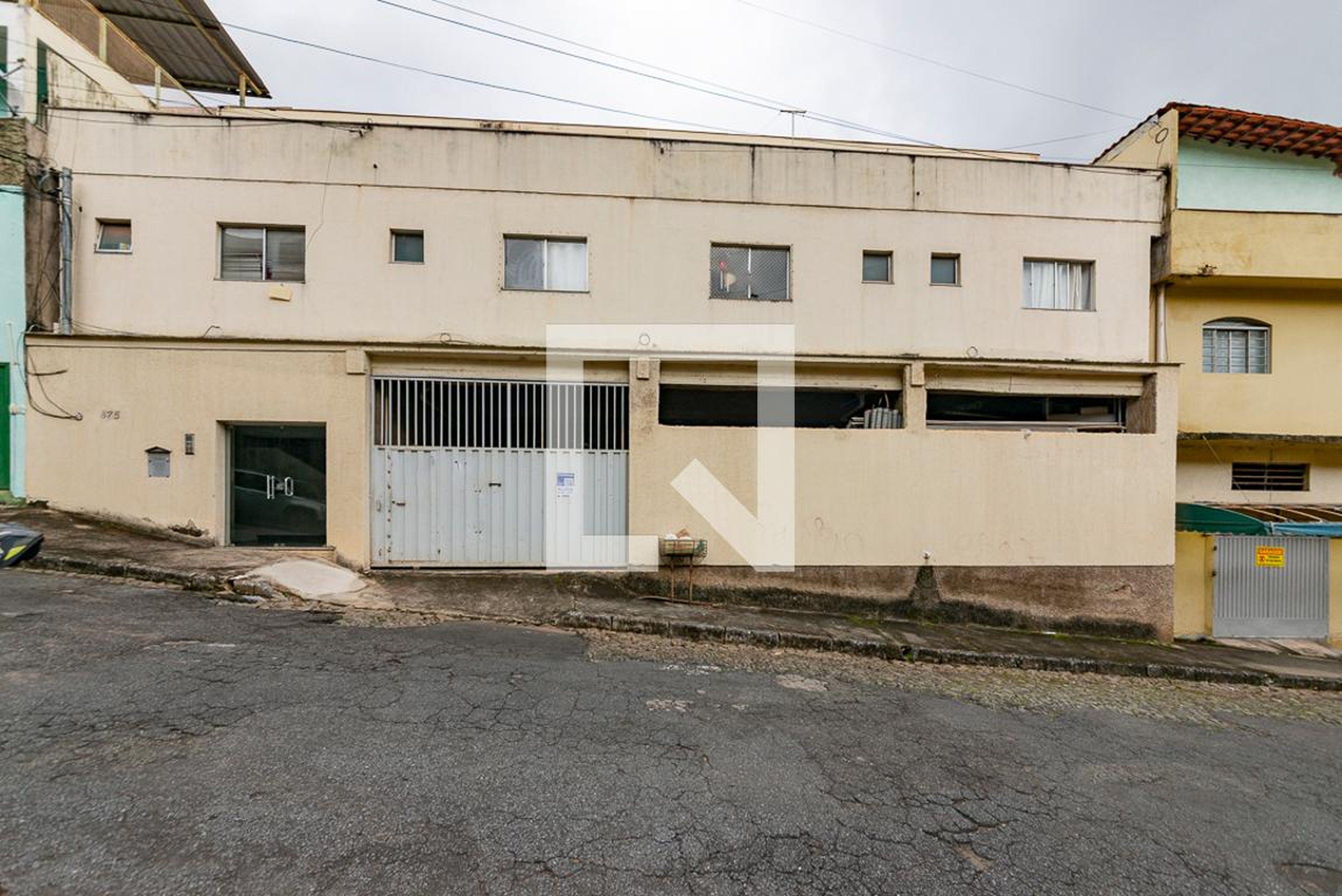 Fachada Condomínio em Rua Siderose, 575