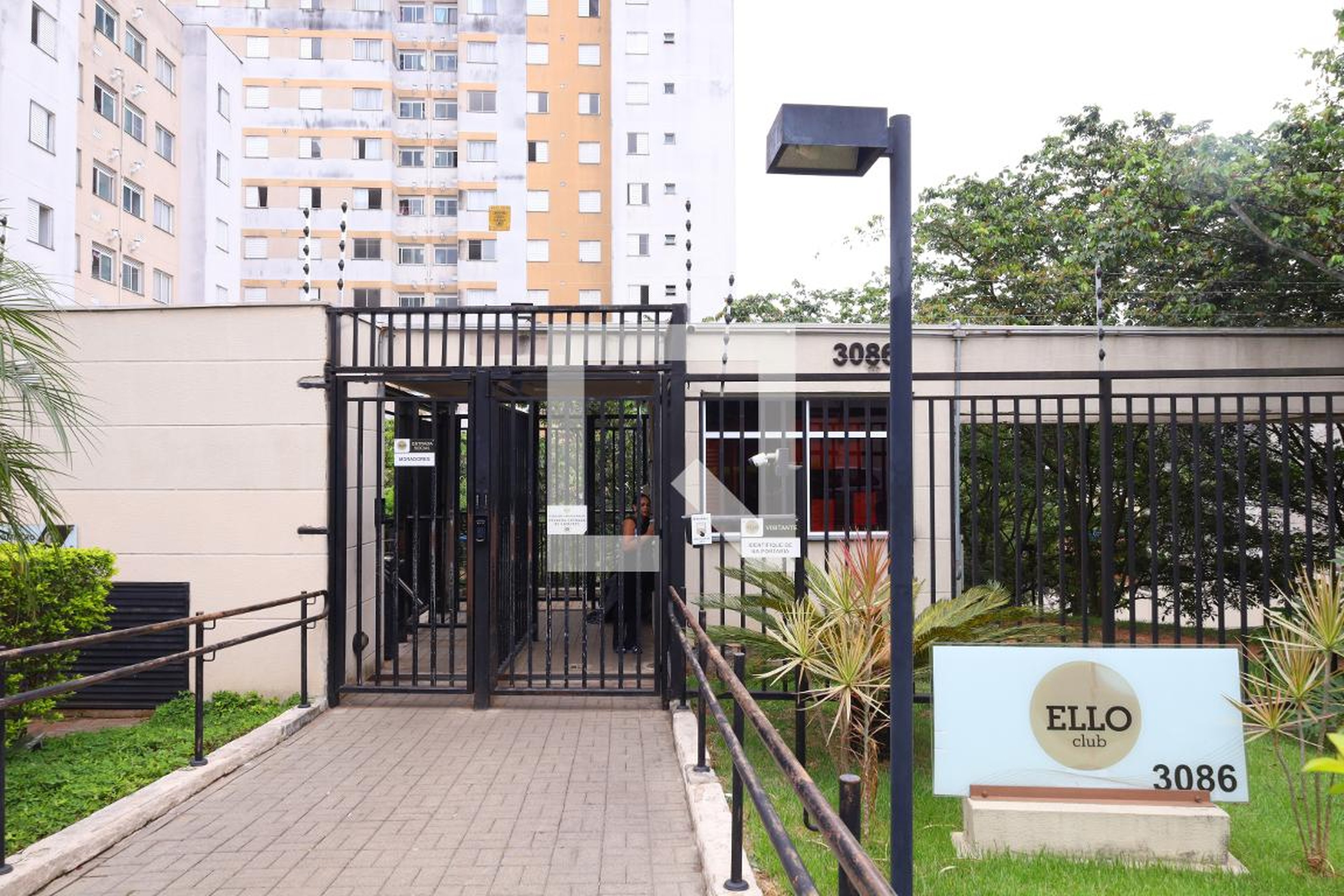 Fachada do condomínio Condomínio Ello Home Club