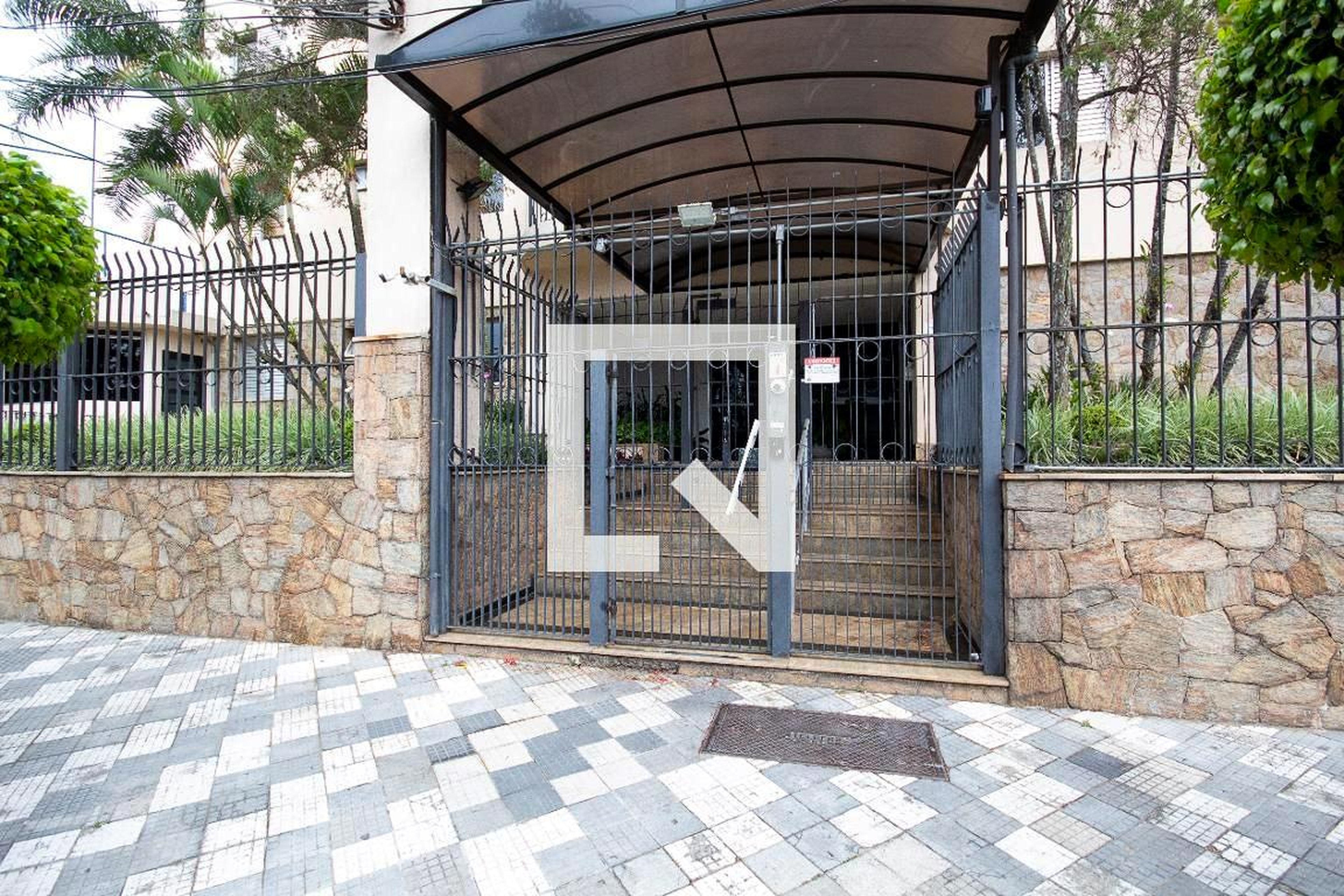 Fachada Condomínio em Avenida dos Autonomistas, 143