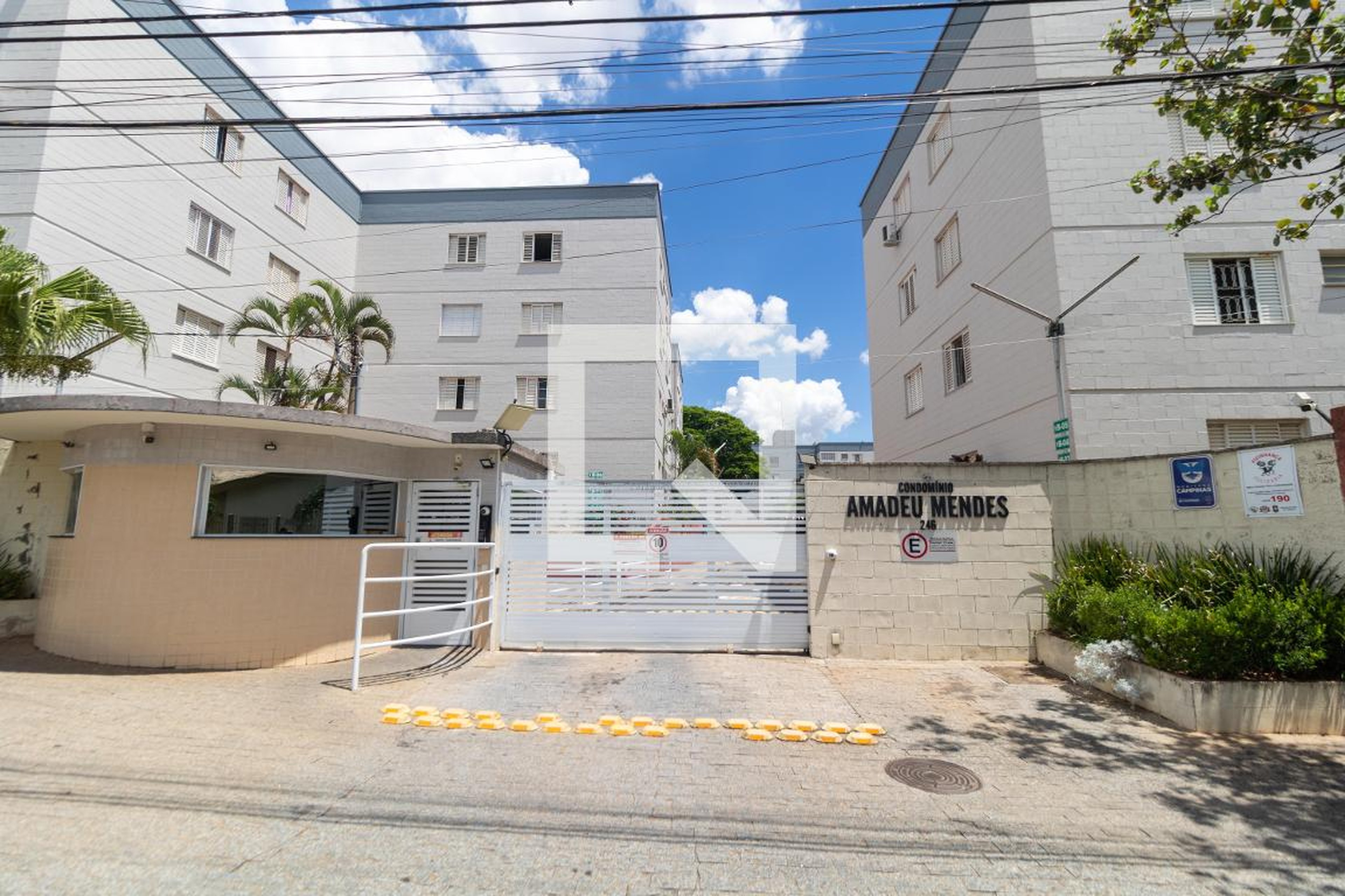 Fachada Condomínio Amadeu Mendes