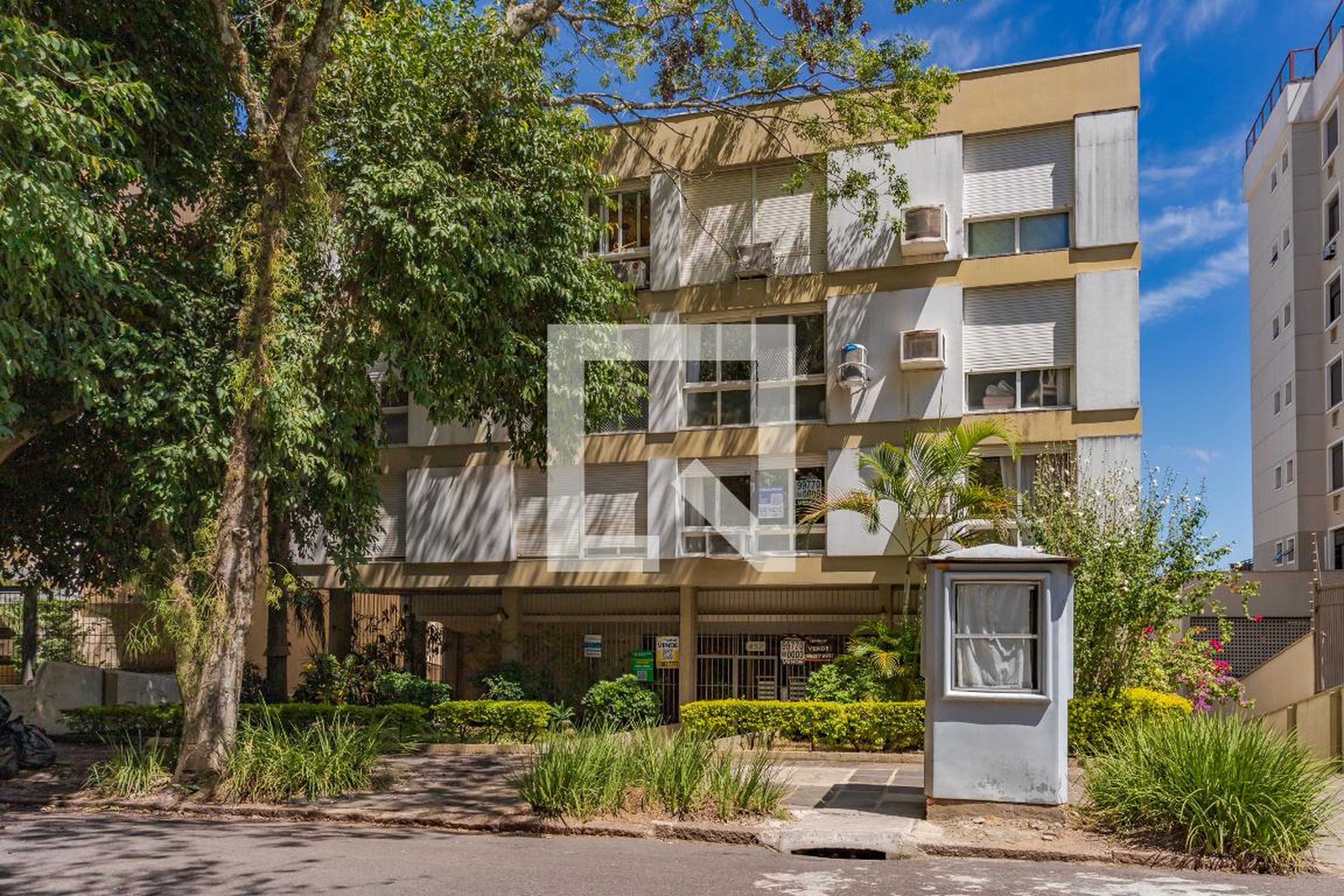 Fachada Condomínio em Rua Coronel Corte Real, 457