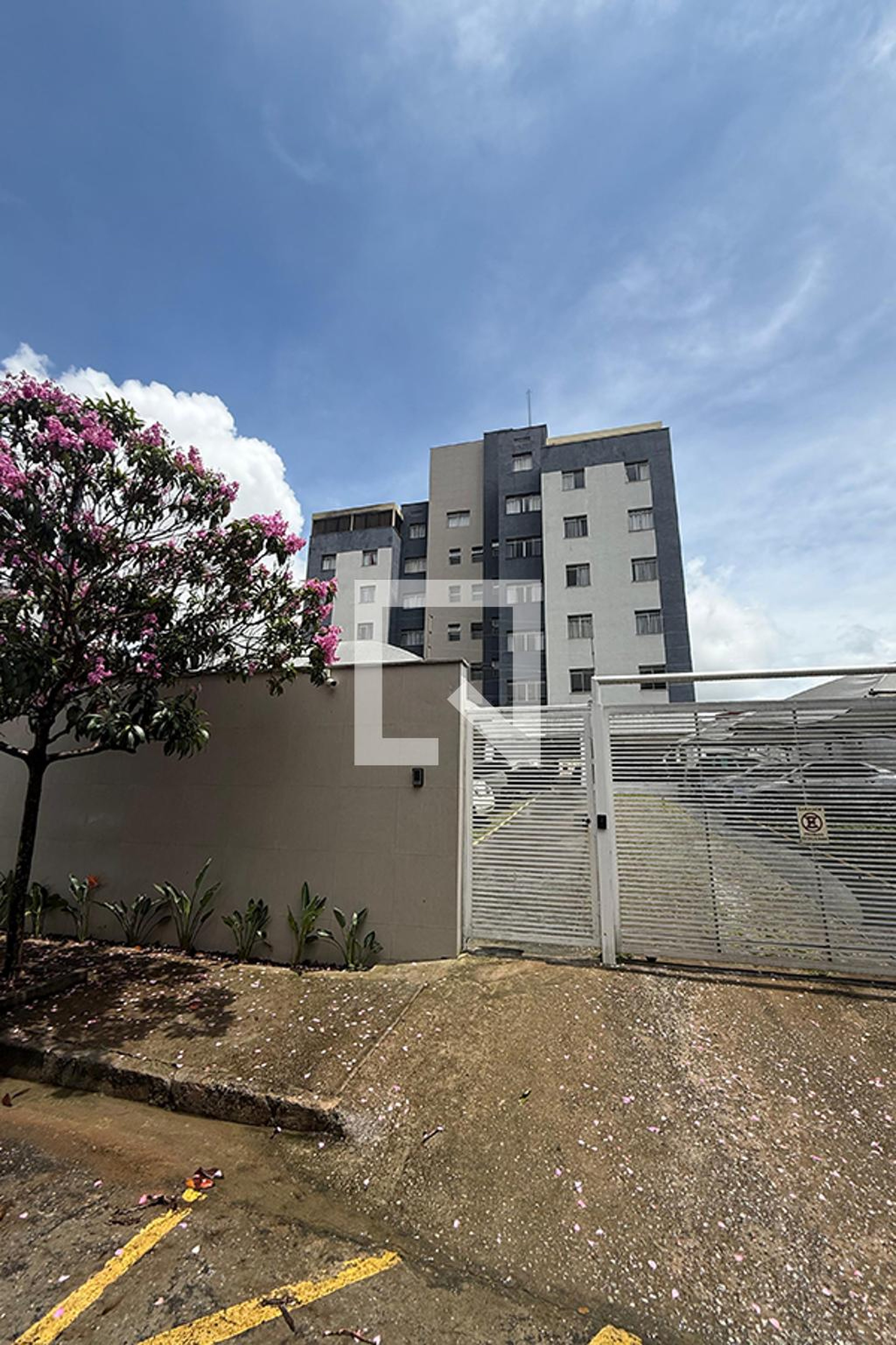 Fachada Condomínio em Rua João Cisenando da Costa, 136