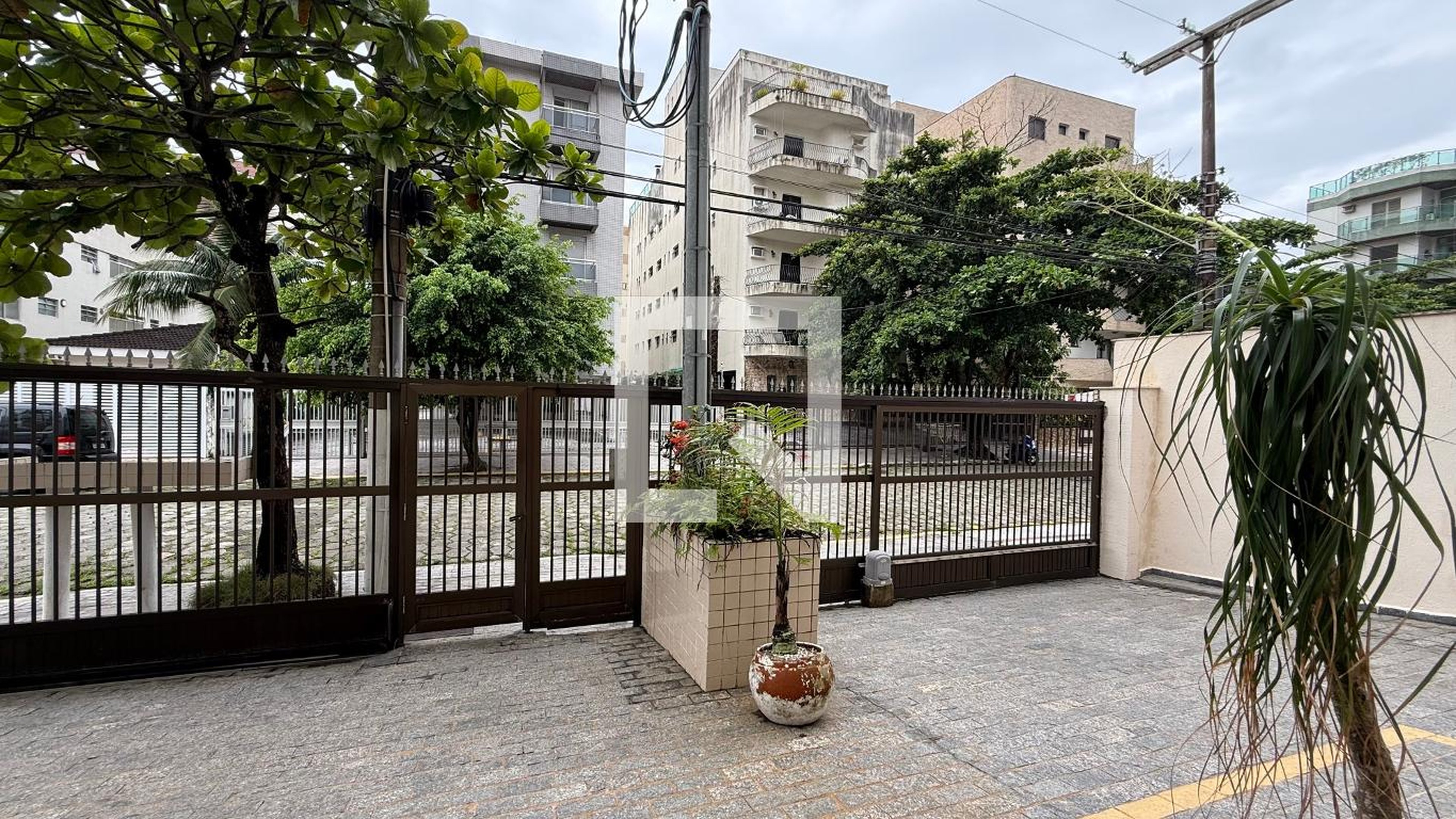 Fachada Edifício Enseada Beach