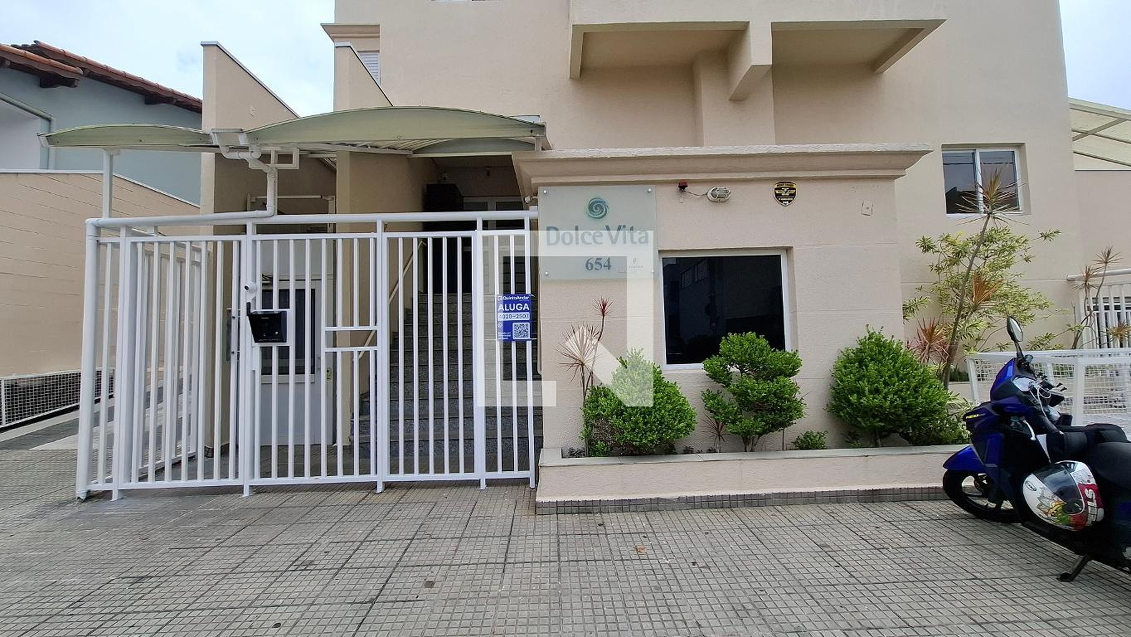 Fachada Condomínio em Avenida Guaianazes, 456