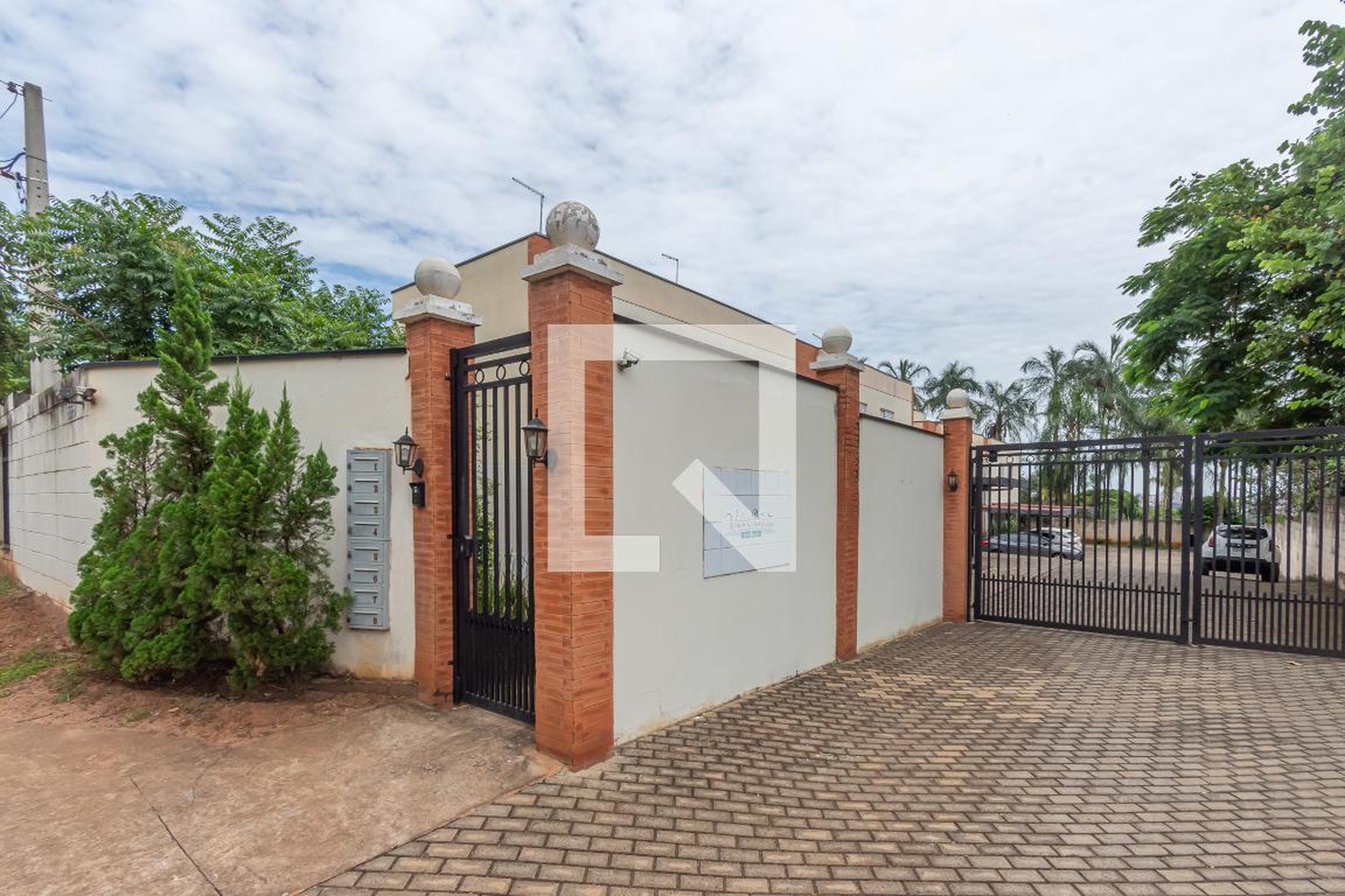 Fachada do Condomínio Condomínio em Rua Uiapuru, 555