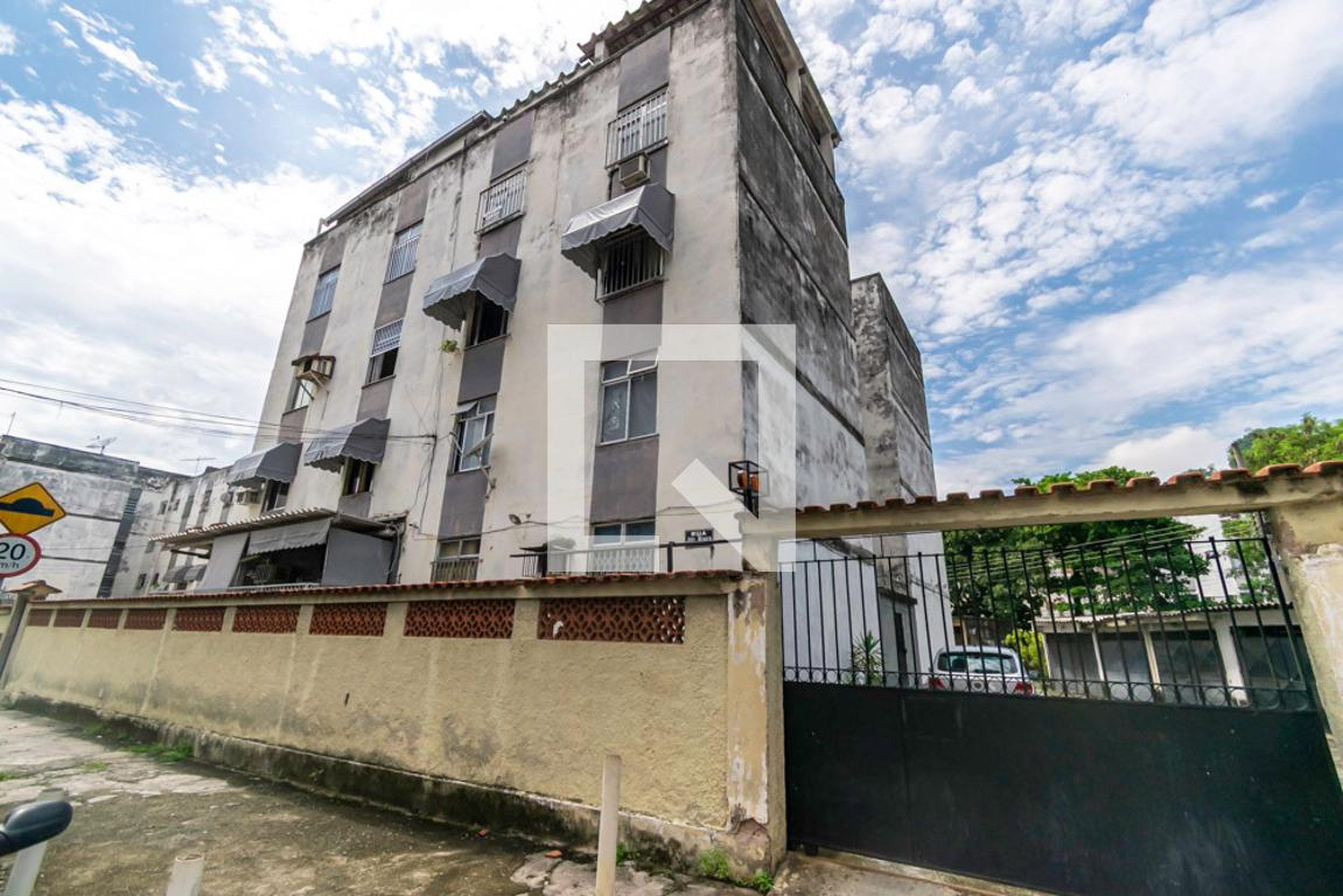 Fachada do Prédio Condomínio em Rua Joel Nunes, 297