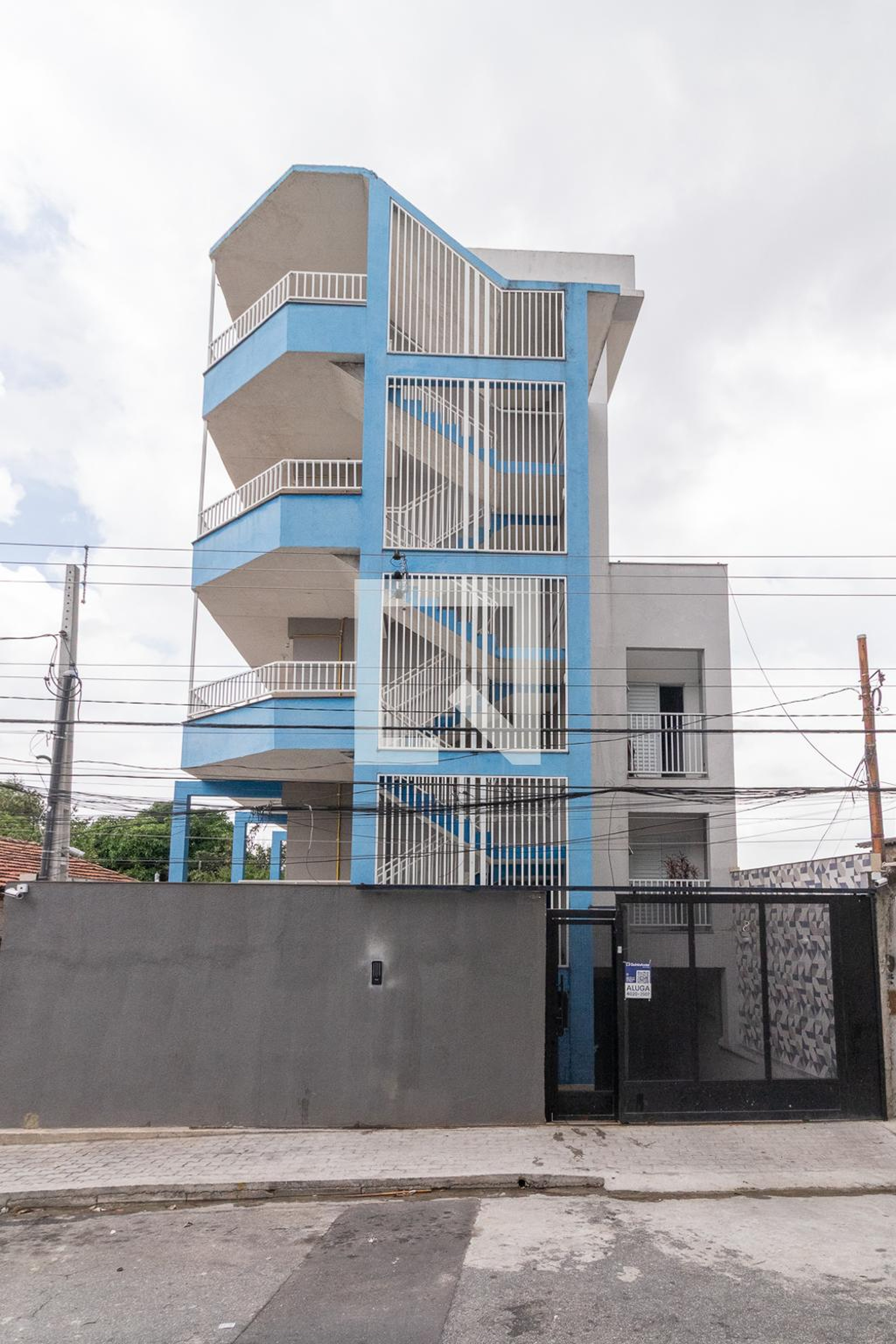 Fachada Condomínio em Rua Hedi, 86