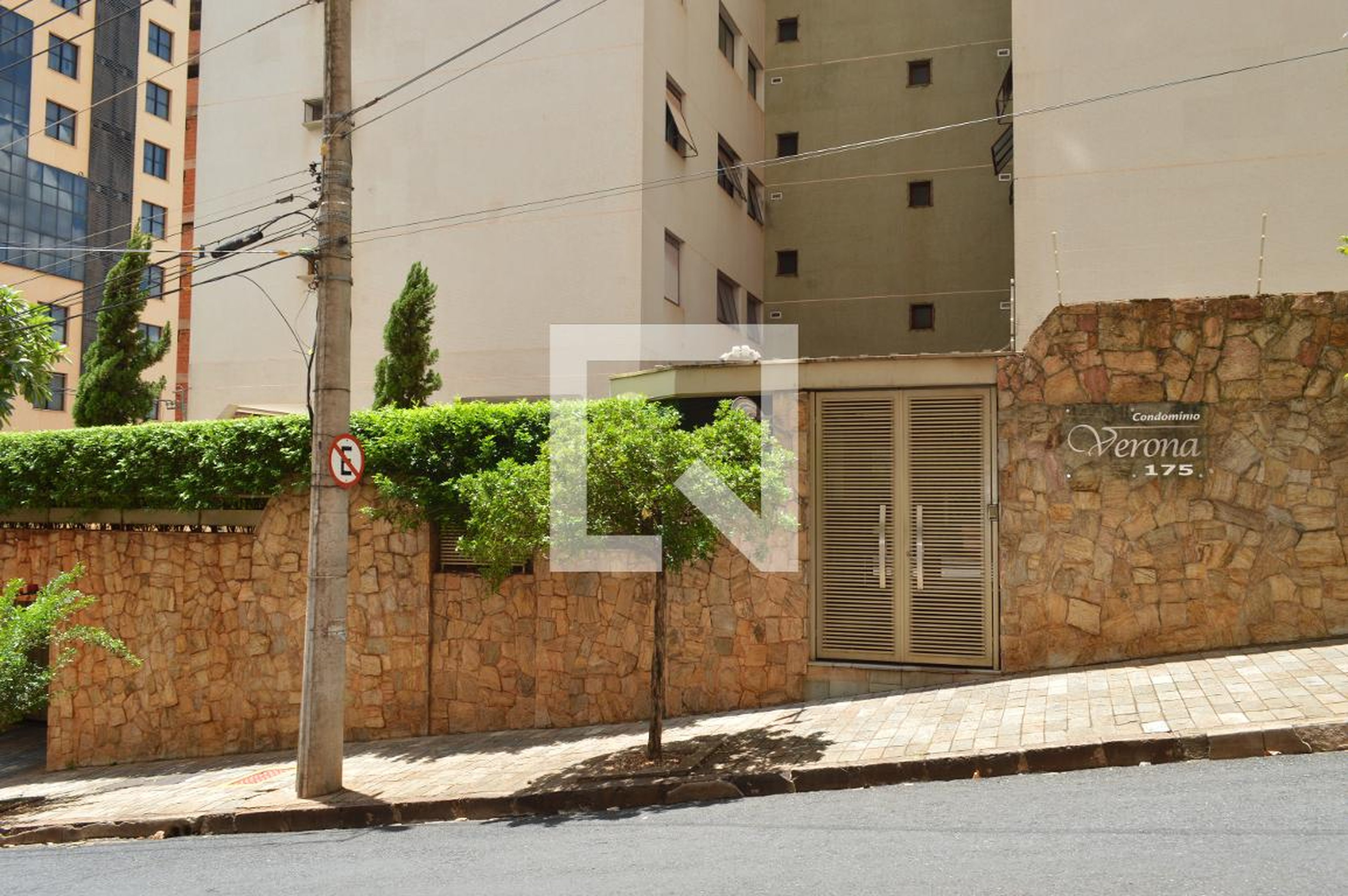 Fachada do Prédio Condomínio Verona