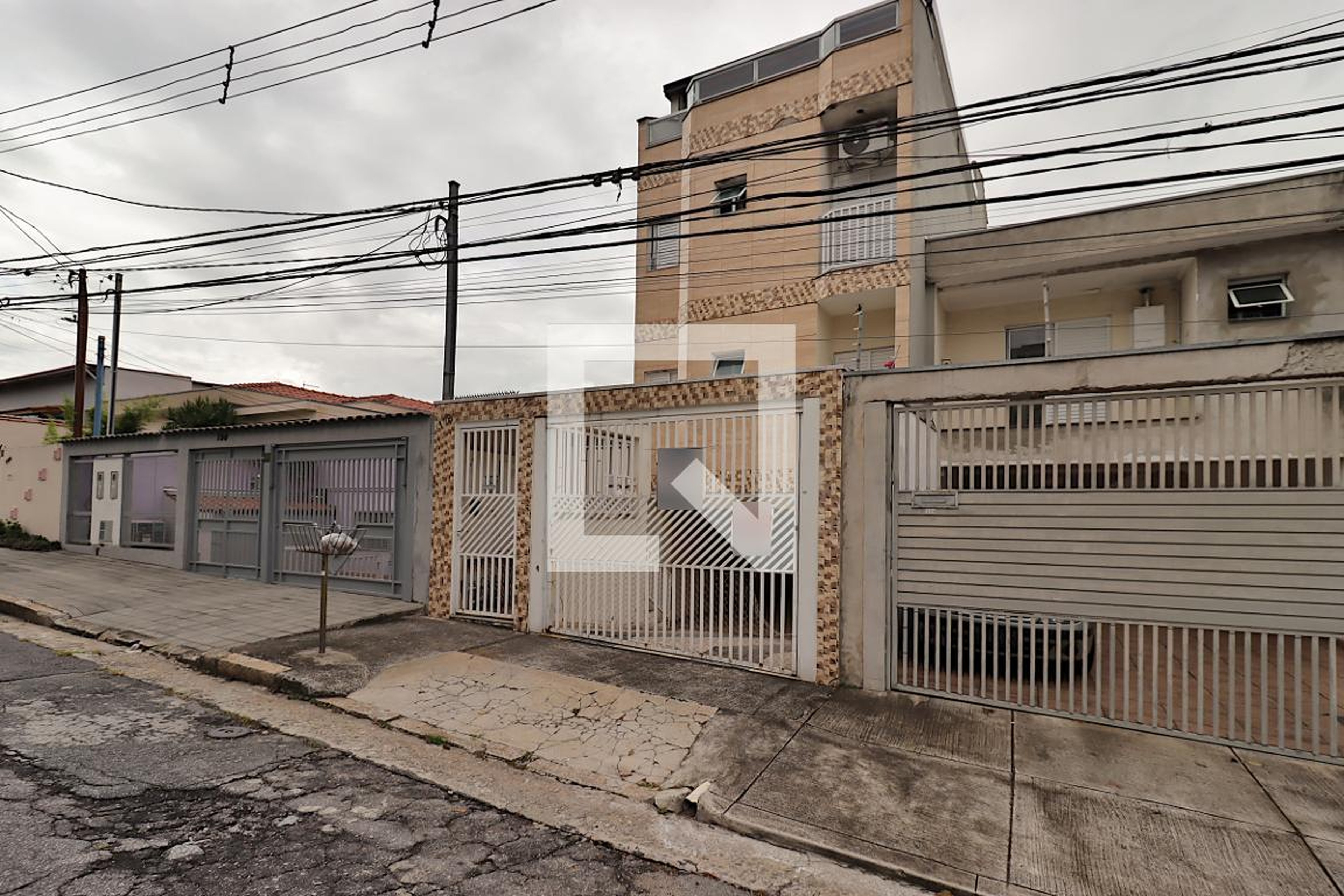 Fachada Condomínio em Rua Atenas, 178