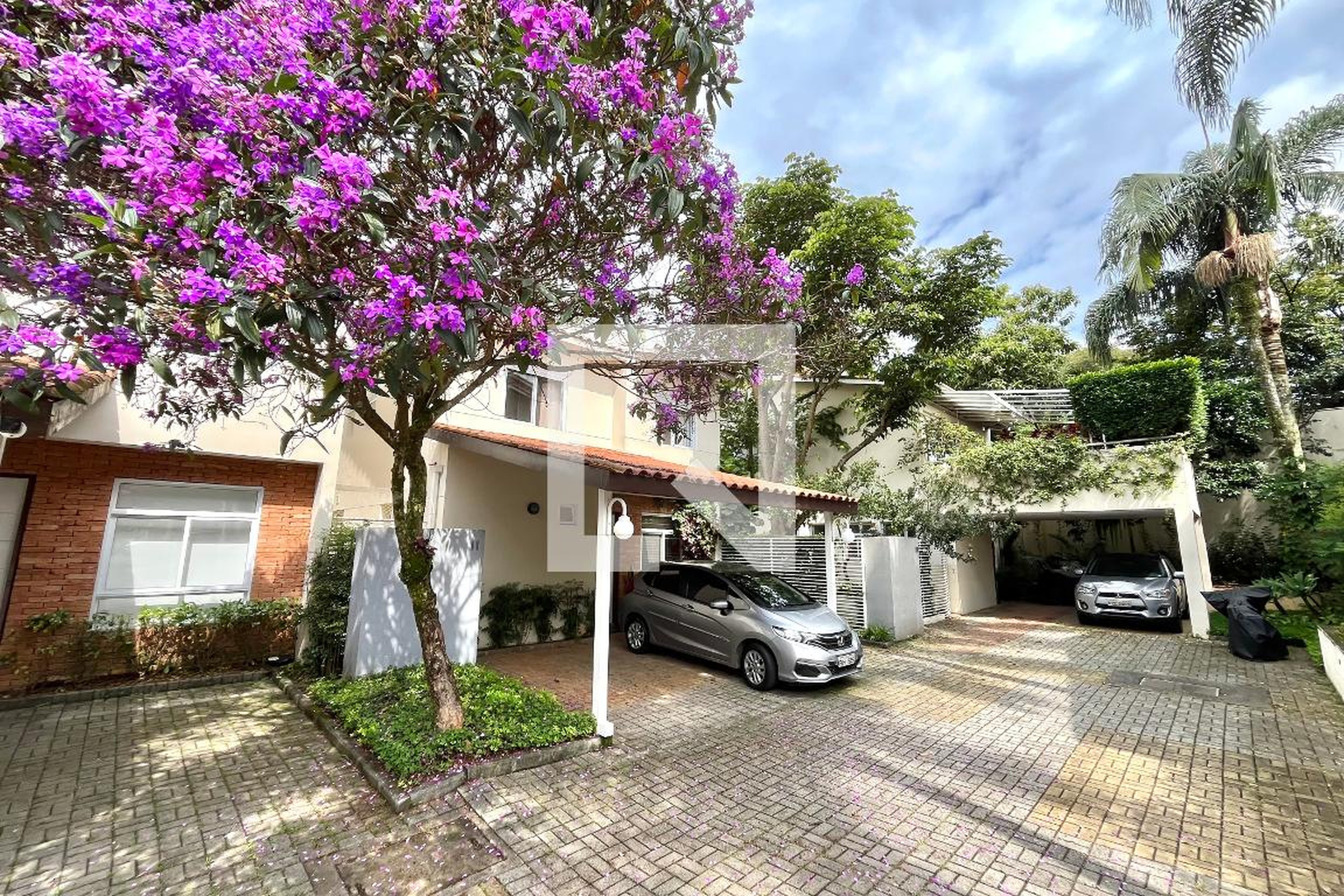 Fachada Condomínio em Rua Luís de França Júnior, 305