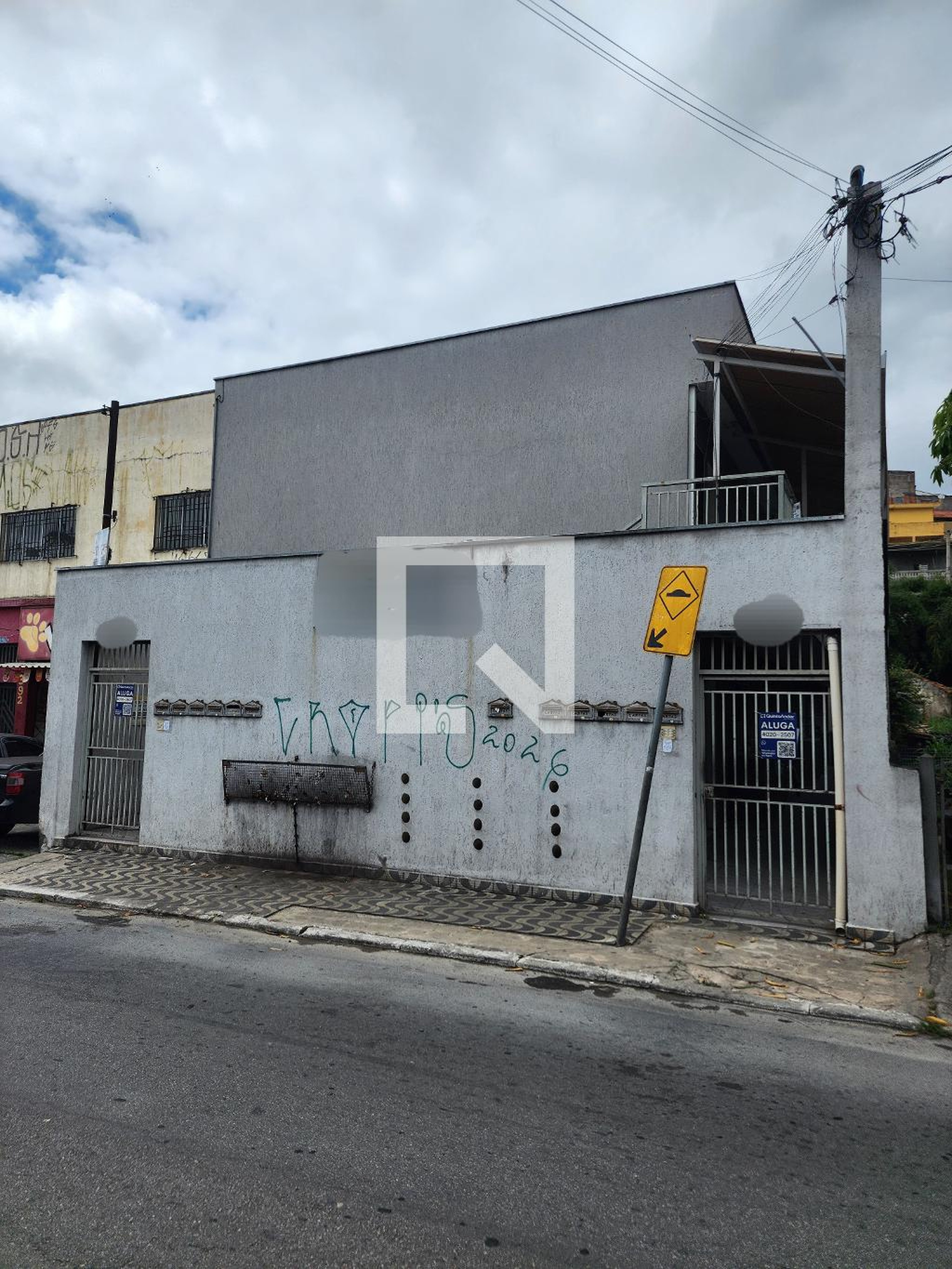 Fachada Condomínio em Rua Flor de Ouro, 384