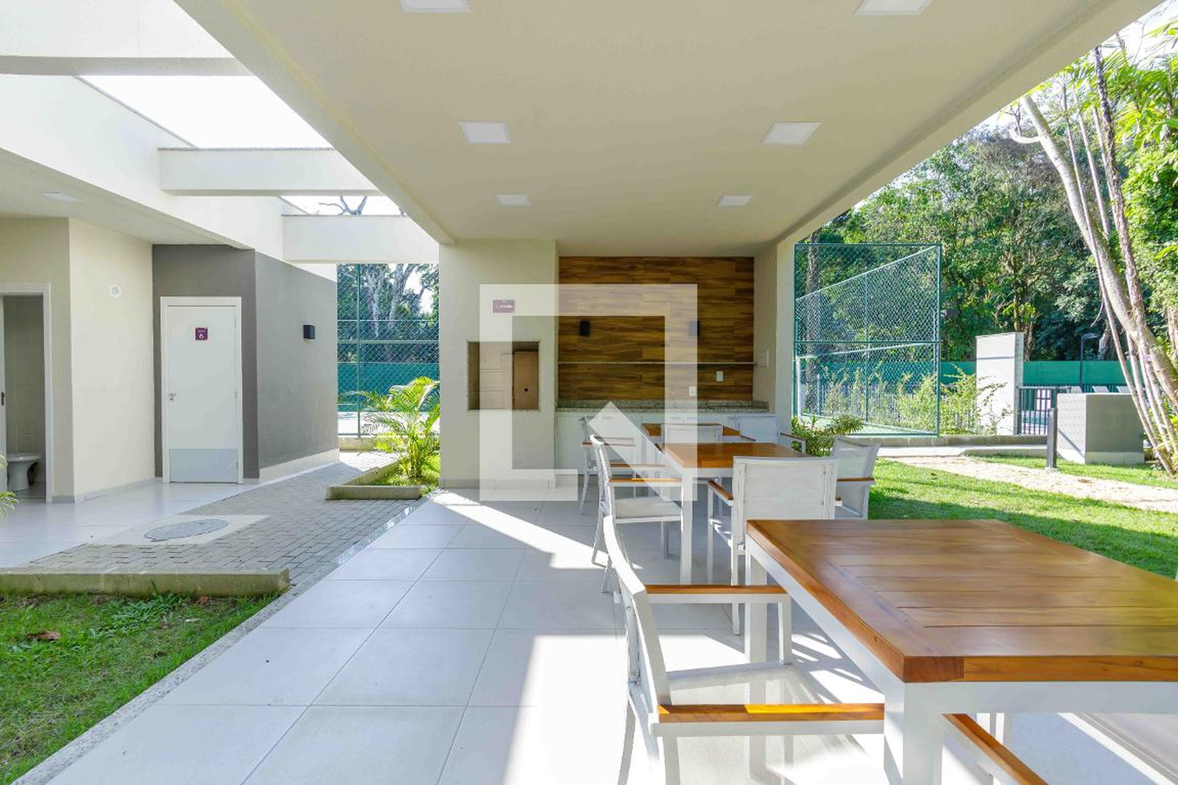 Área externa Condomínio em Estrada do Sacarrão, 864