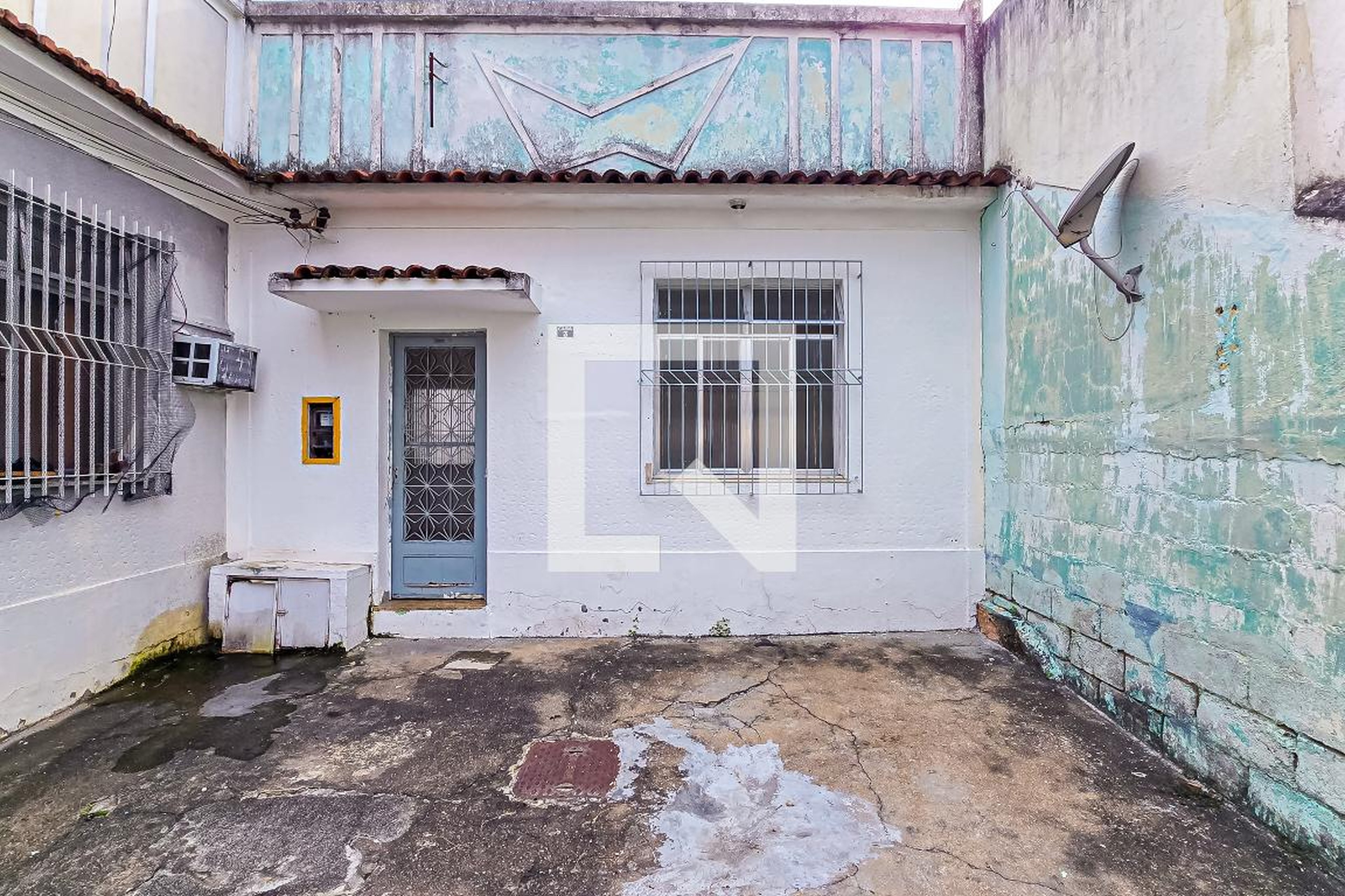 Fachada Condomínio em Rua Oliveira de Andrade, 292