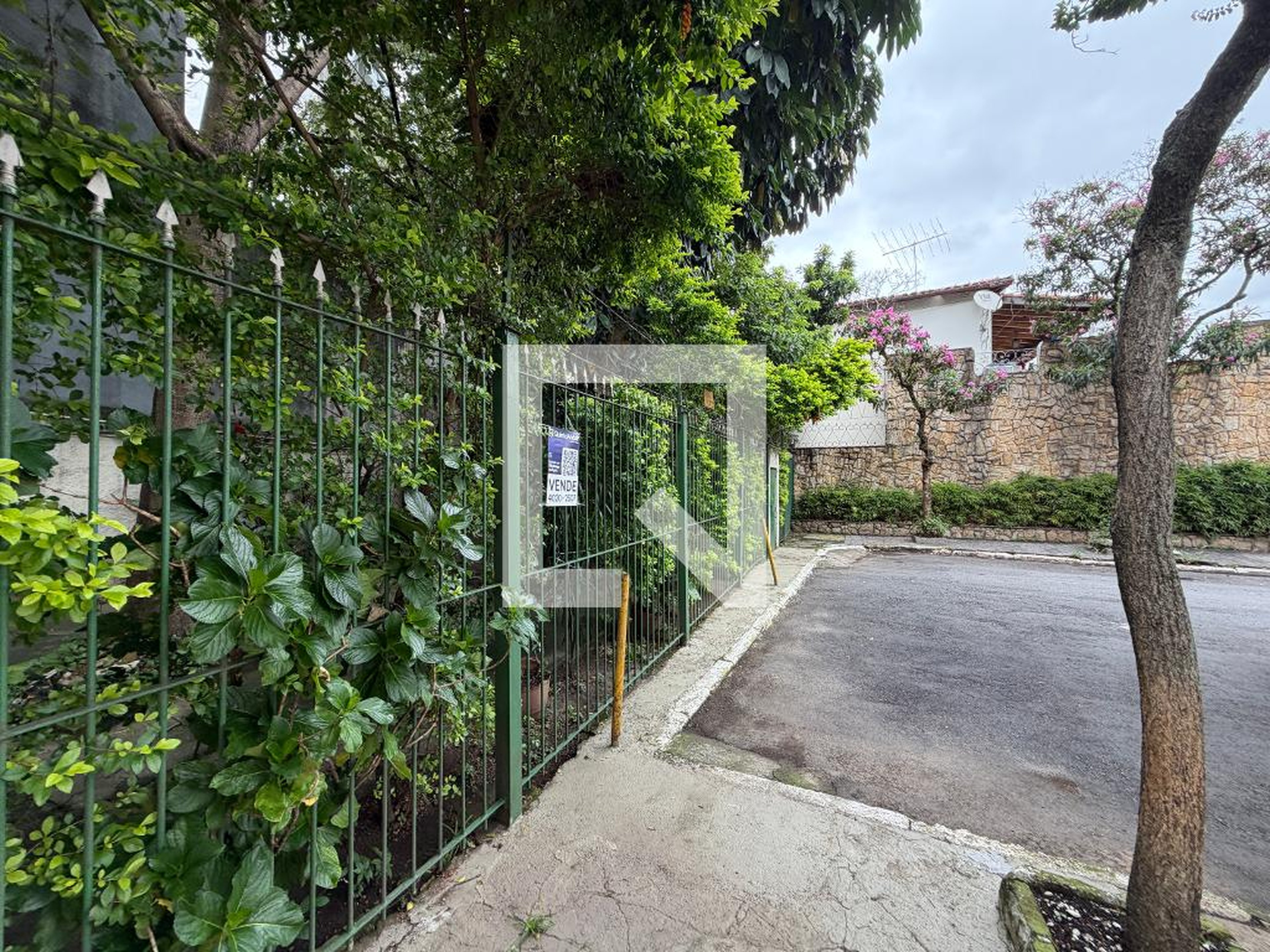 Fachada Condomínio em Rua Cotonificio Adelina, 72