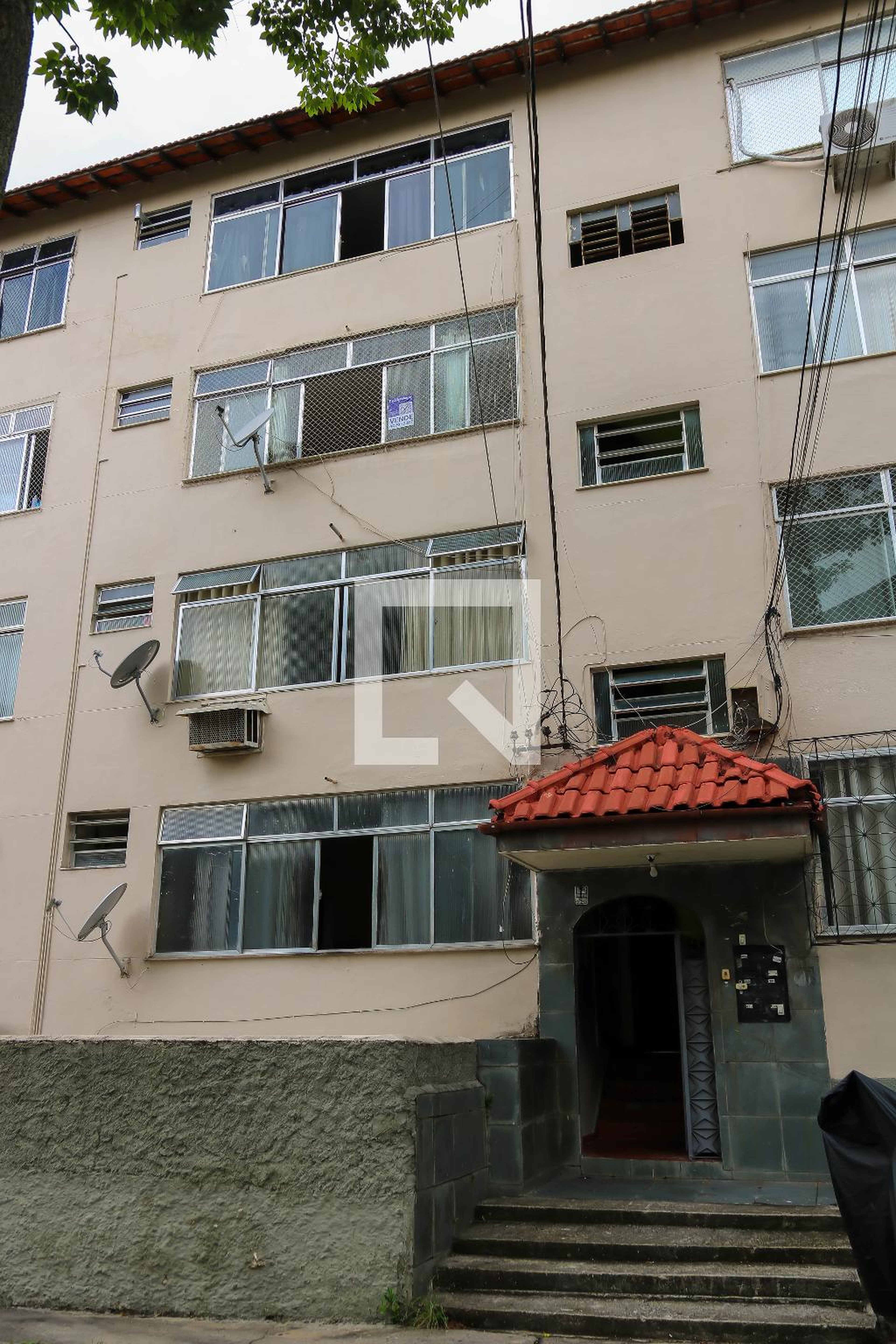 Fachada Condomínio em Rua Raul Penna Firme, 1