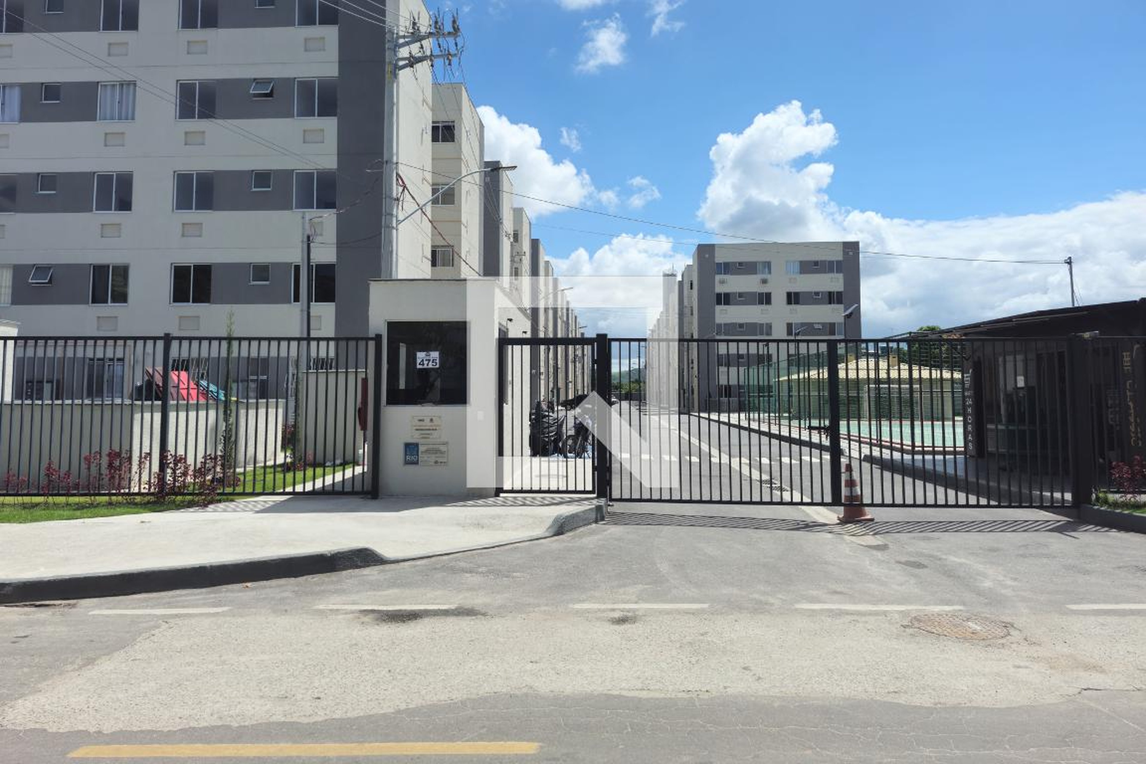 Fachada Condomínio em Rua Aporuna, 475