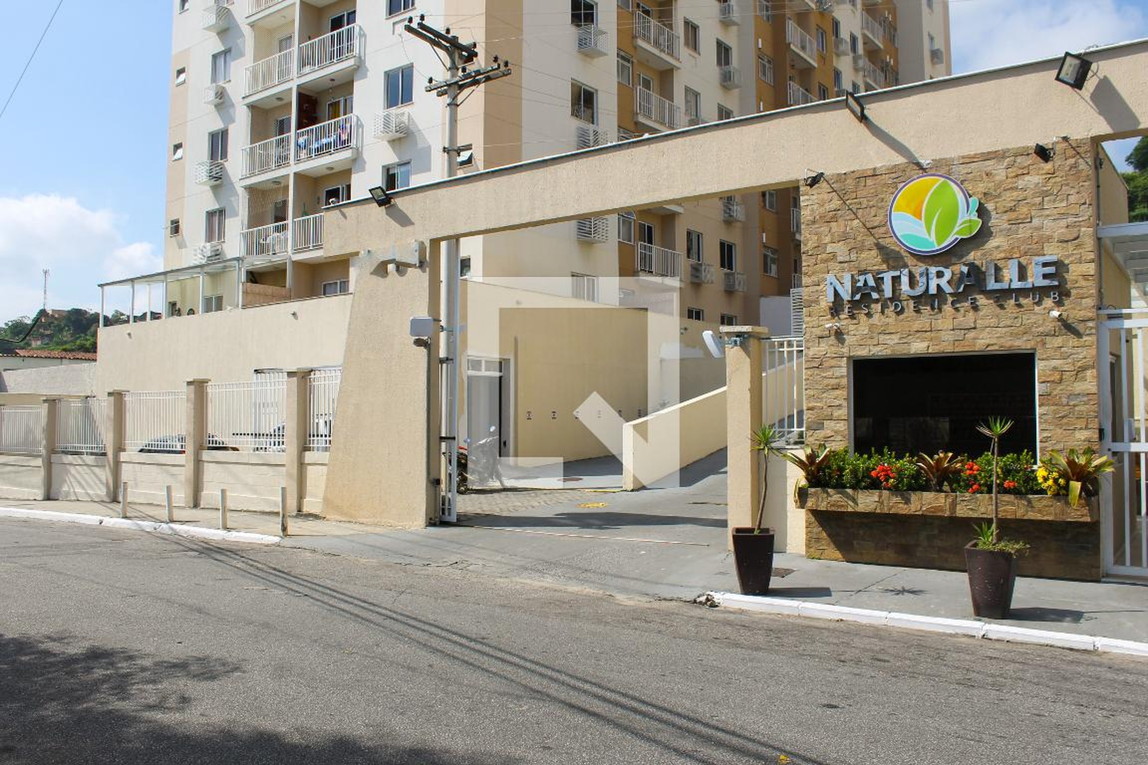 Fachada do condomínio Condomínio Naturalle