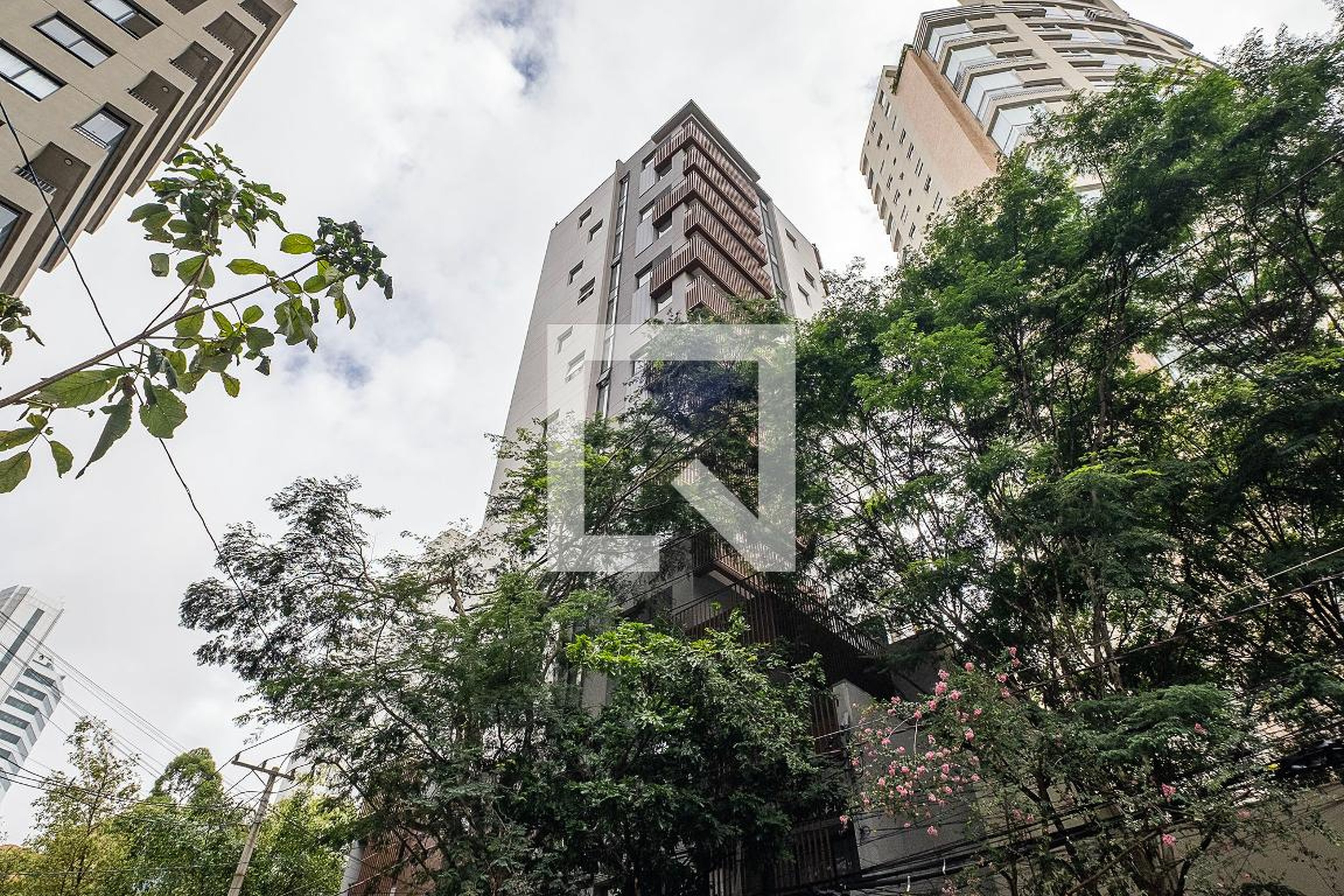 Fachada Condomínio em Alameda Itu, 1562