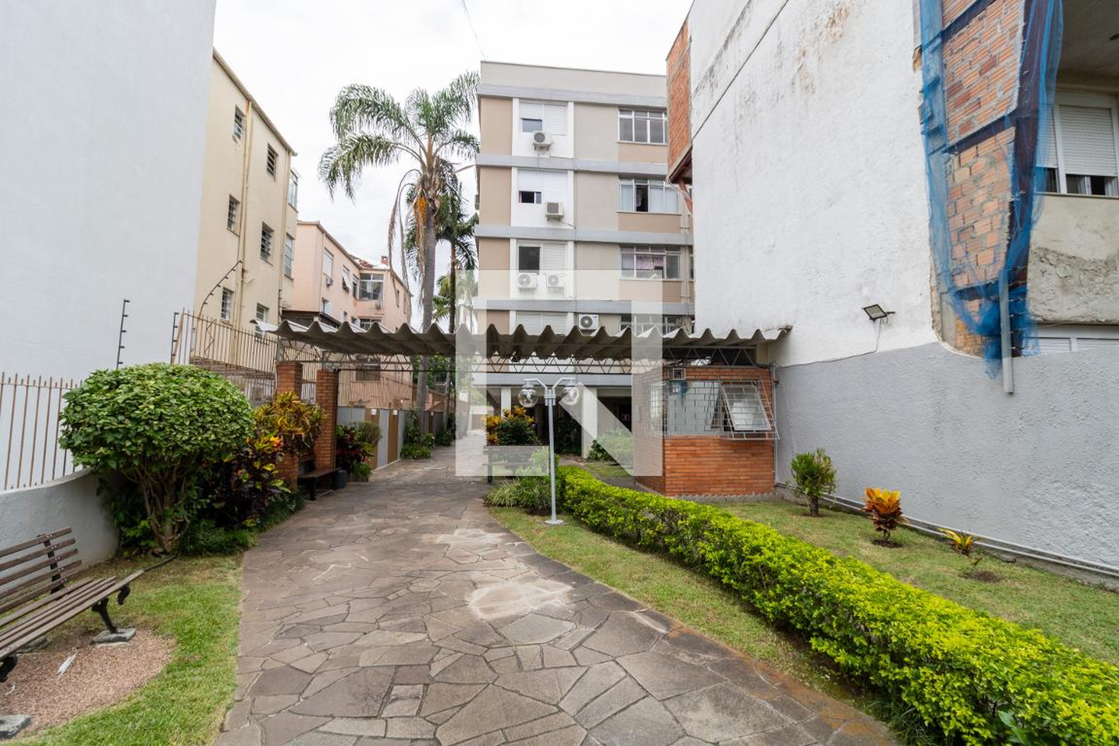 Fachada Condomínio em Rua Santana, 575