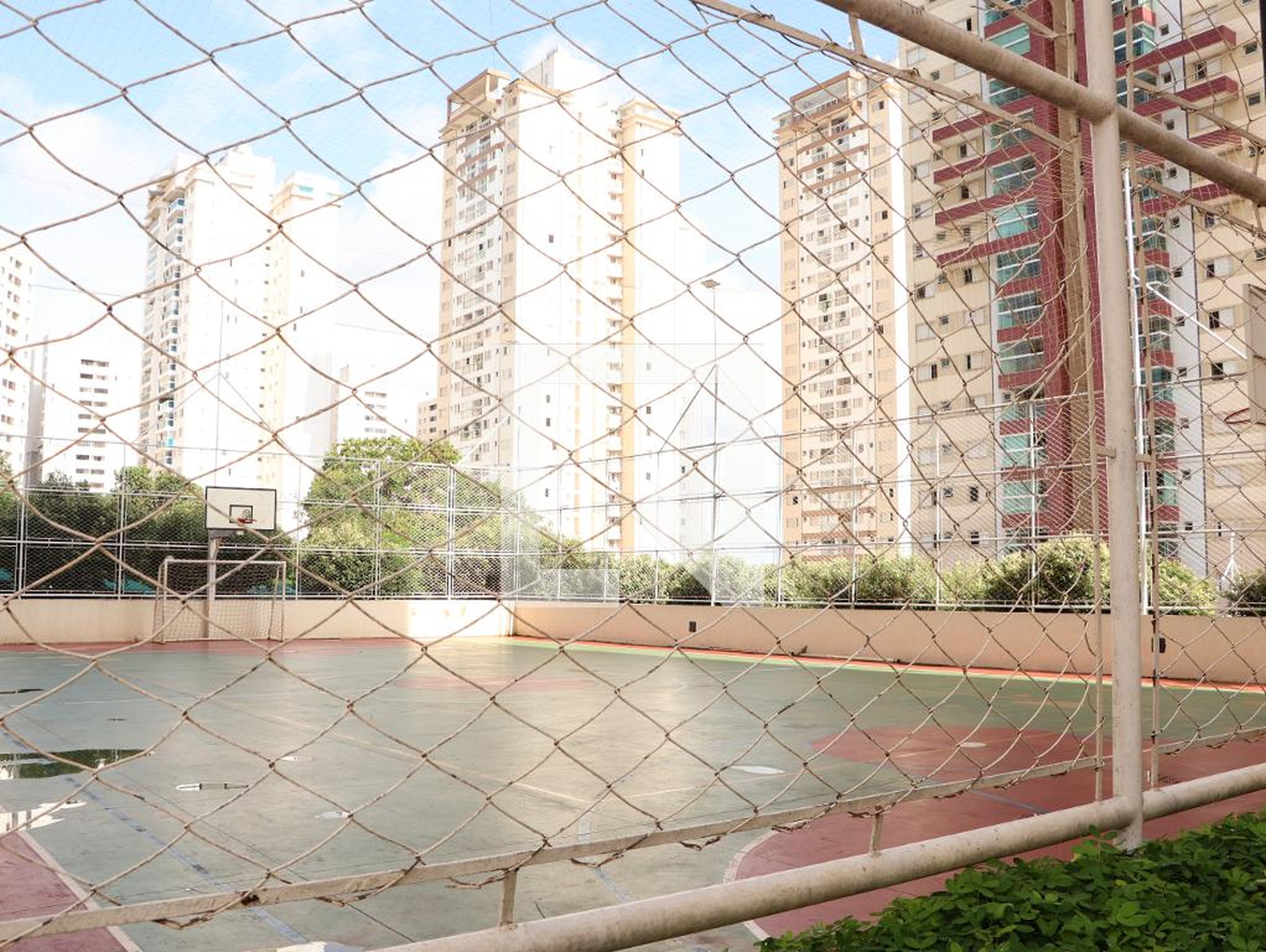 Quadra Esportiva - Esmeralda