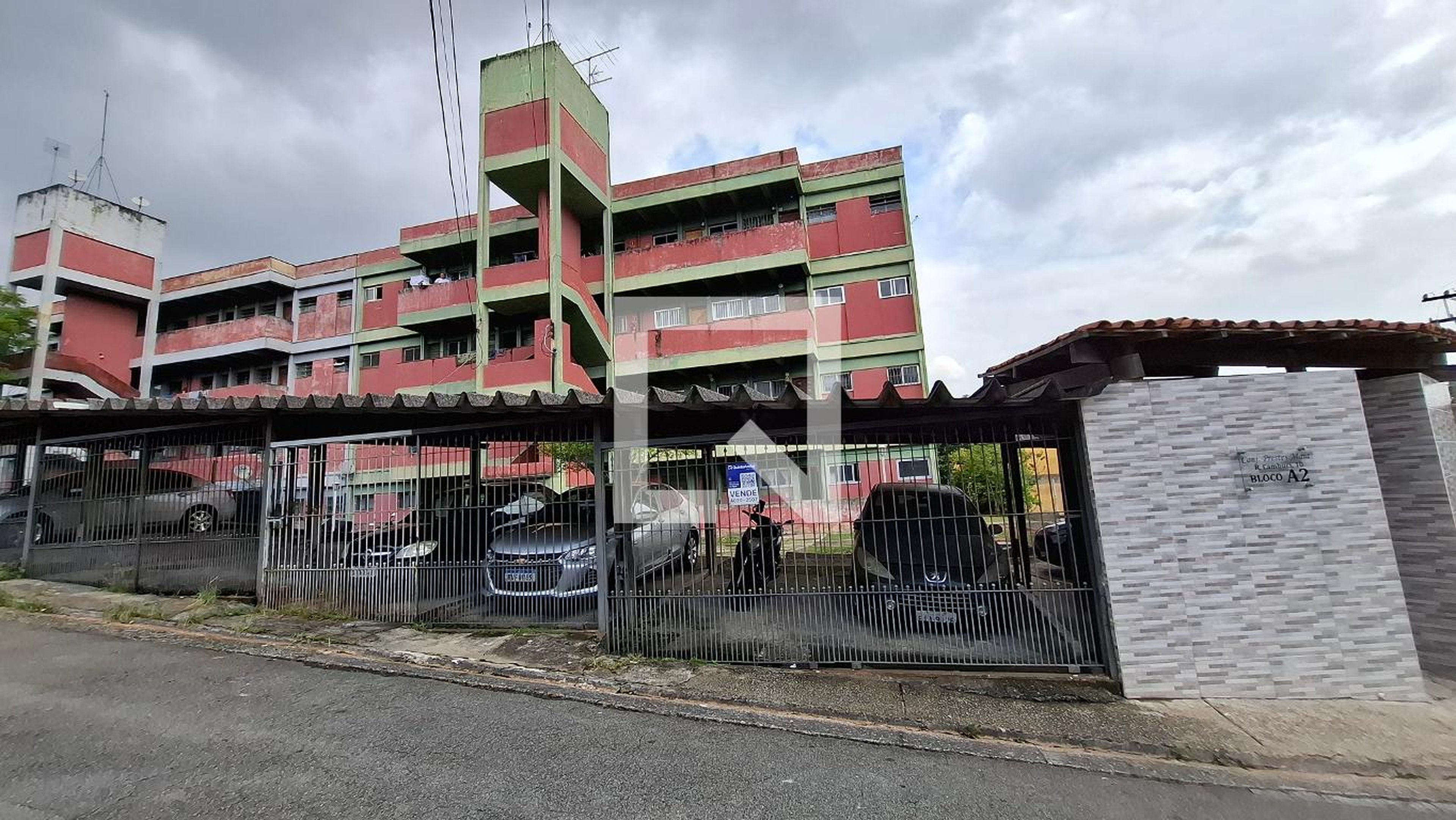 Fachada Condomínio em Rua Cambuci, 10